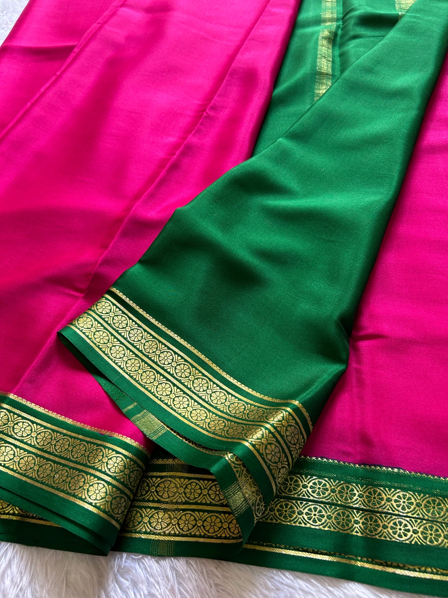 Pushpavathi (2D) : Pink-bottle green