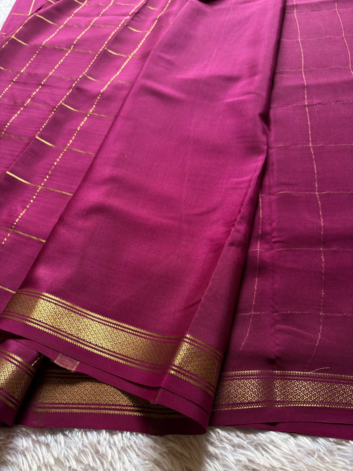 Apoorva : Solid Deep magenta