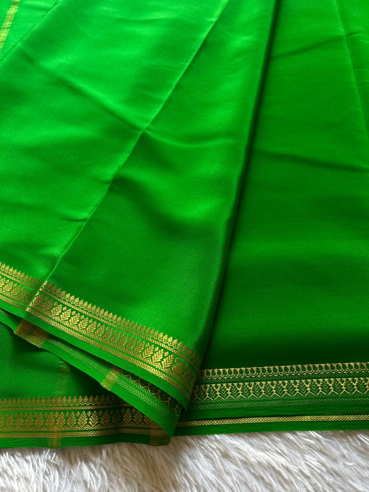 Jyothi : Solid Parrot green