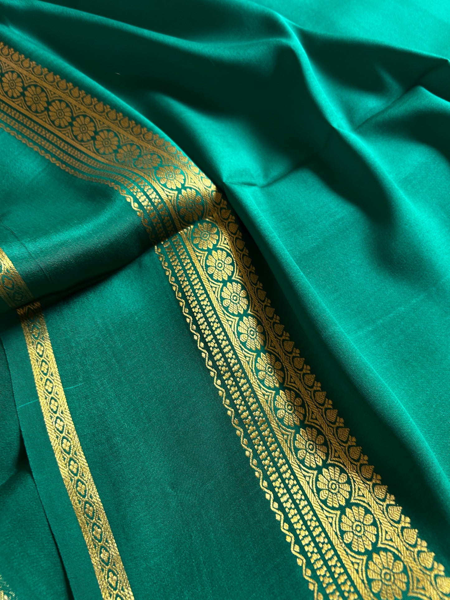 Daamini : Solid Teal green