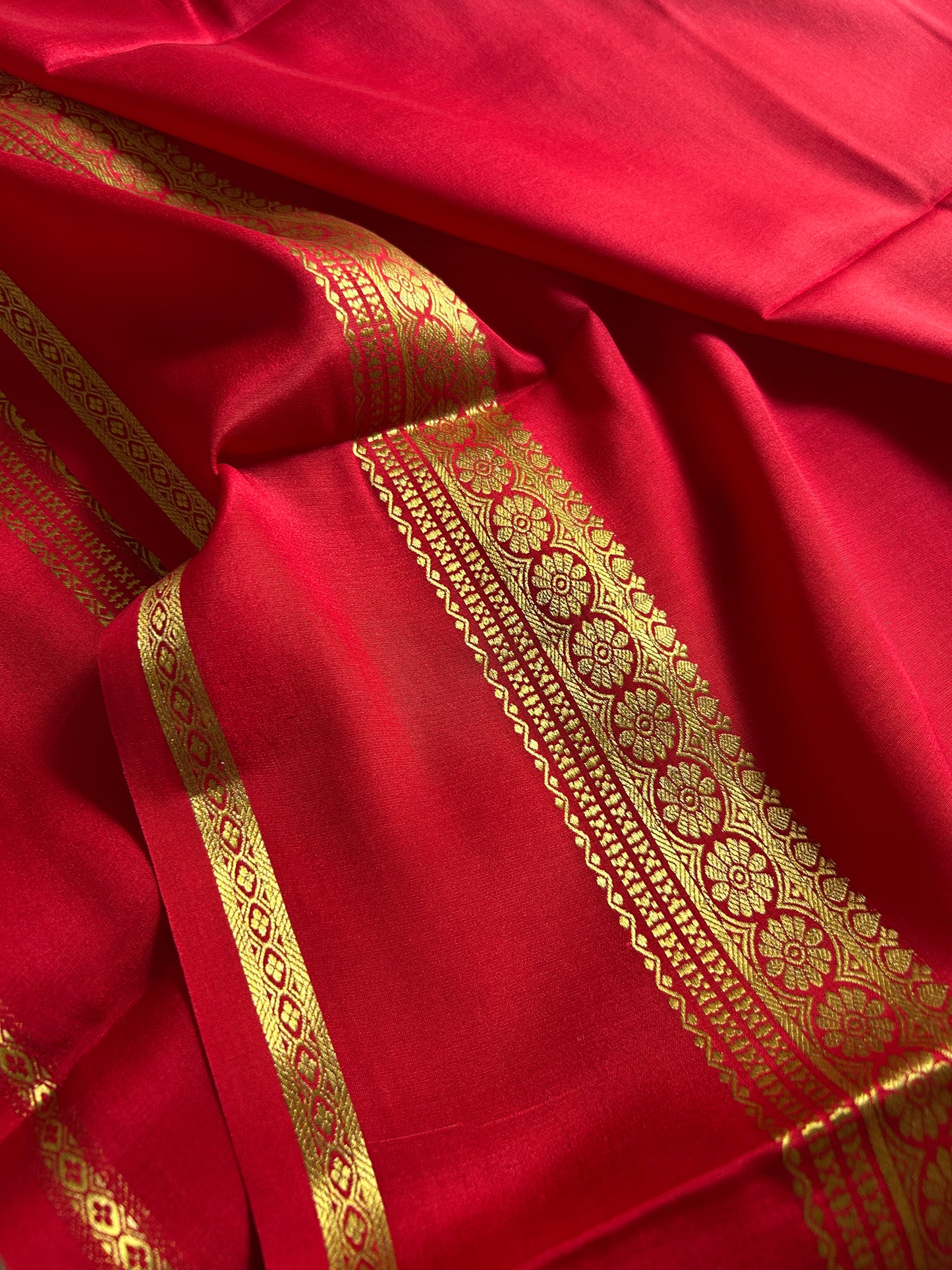 Daamini : Solid Red