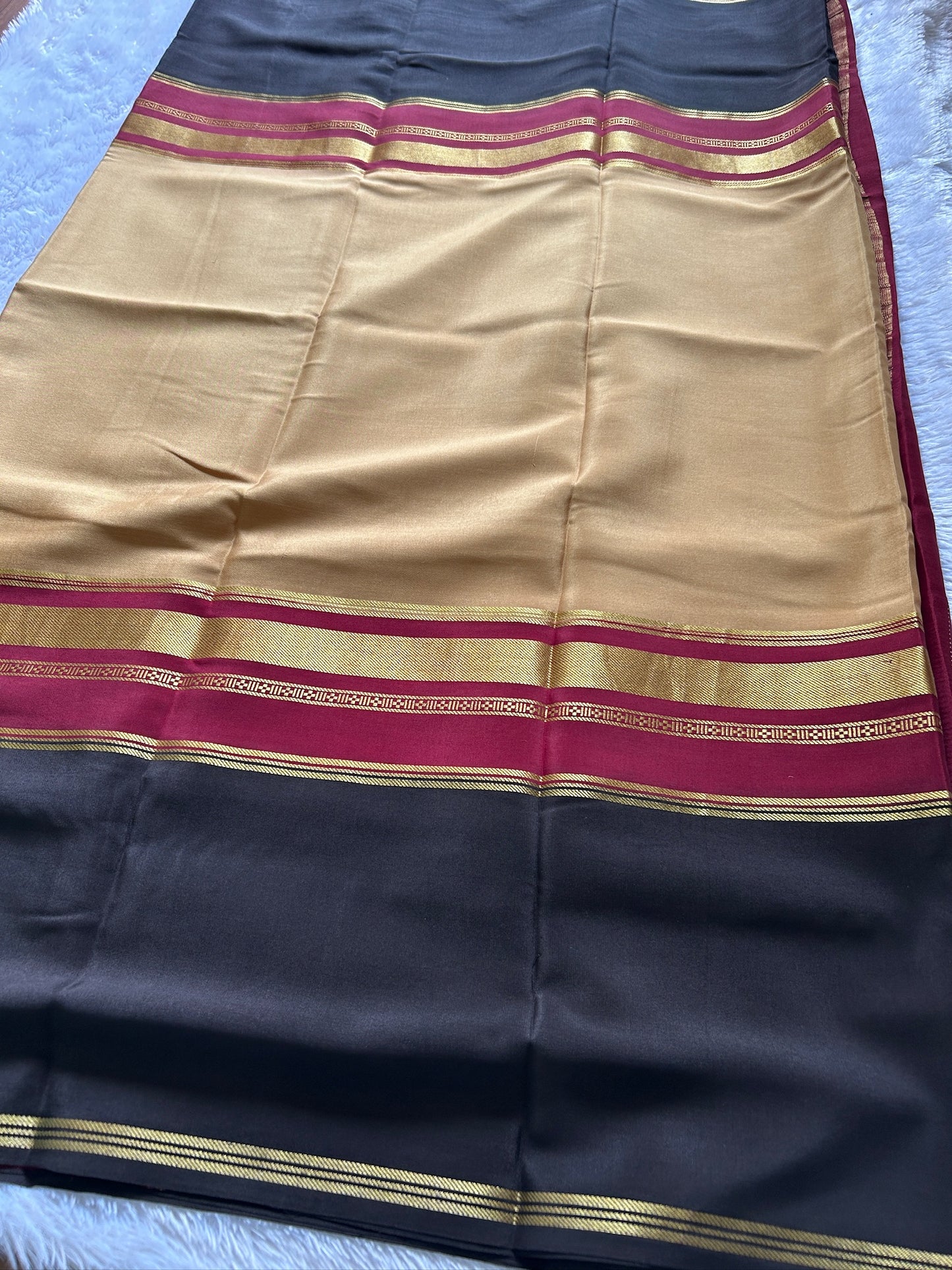 Triveni (3D) : Beige-maroon-black