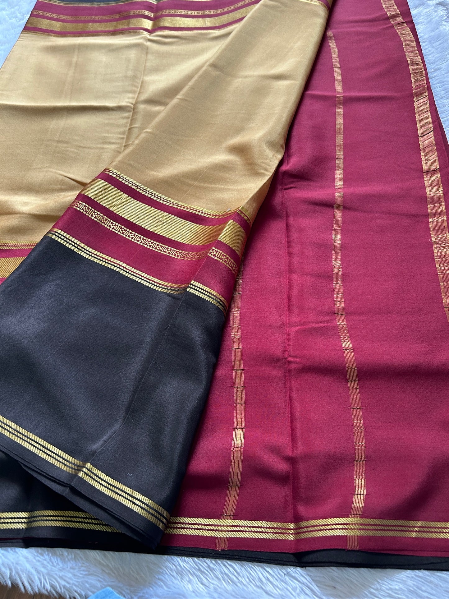 Triveni (3D) : Beige-maroon-black