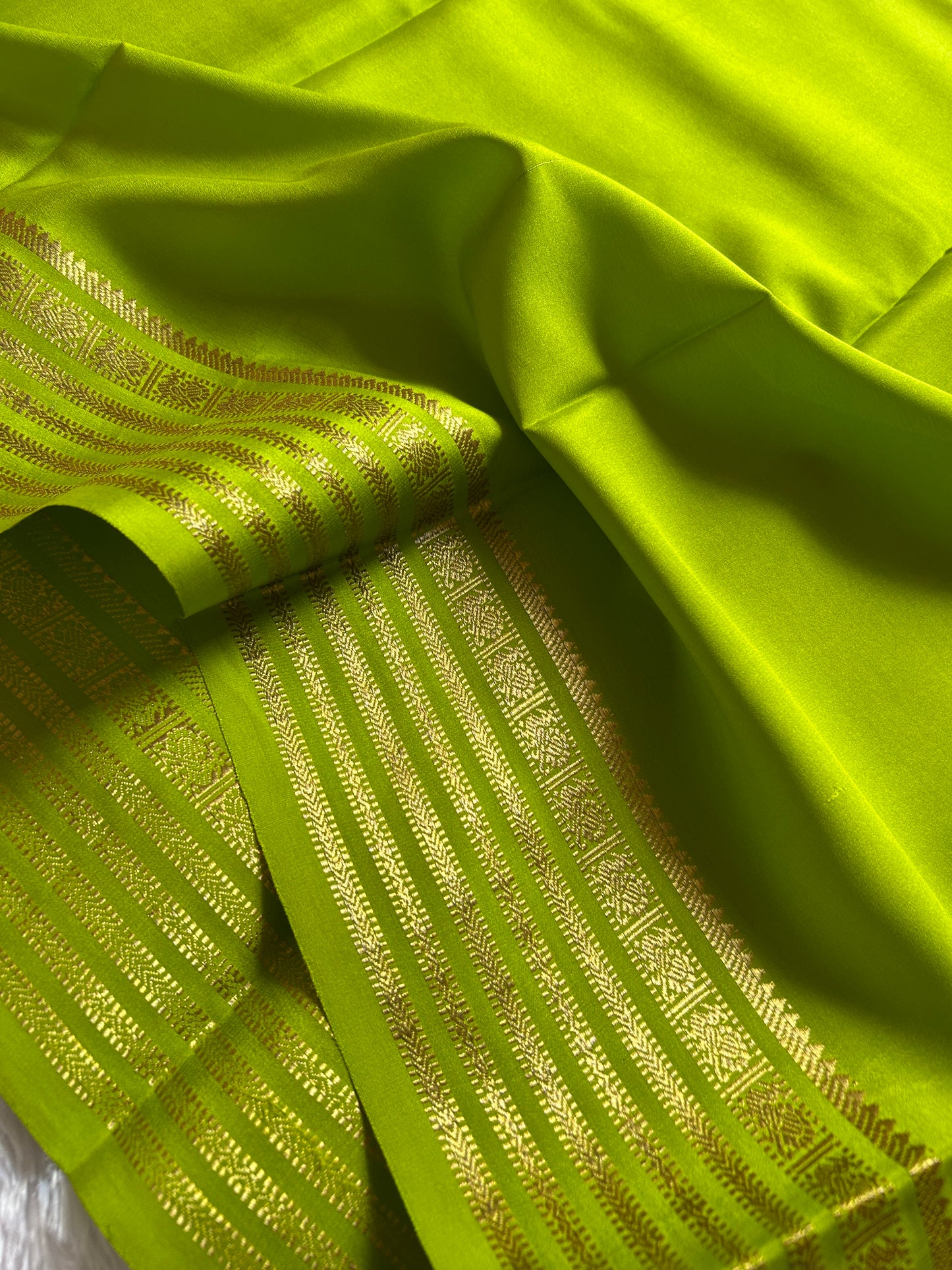 Soujanya : Solid Mehendi green