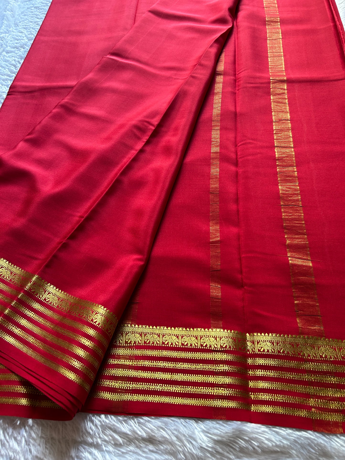 Soujanya : Solid Red