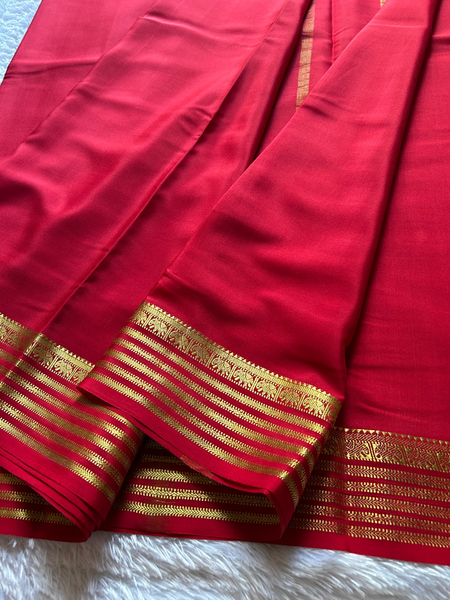 Soujanya : Solid Red
