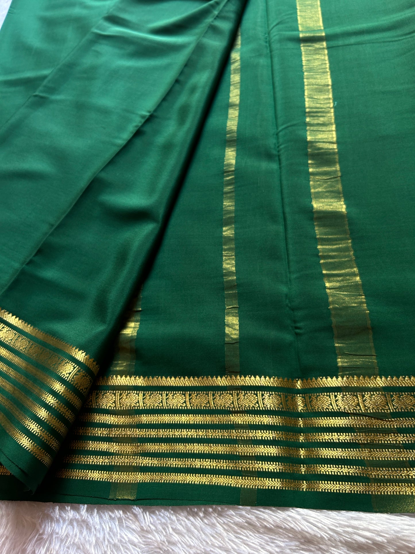 Soujanya : Solid Bottle green