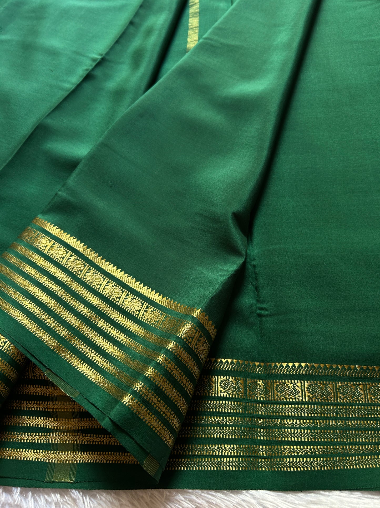 Soujanya : Solid Bottle green