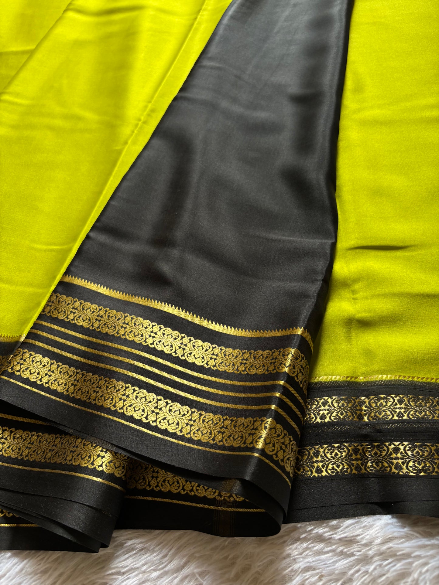 Kanchana (2D) : Olive-black