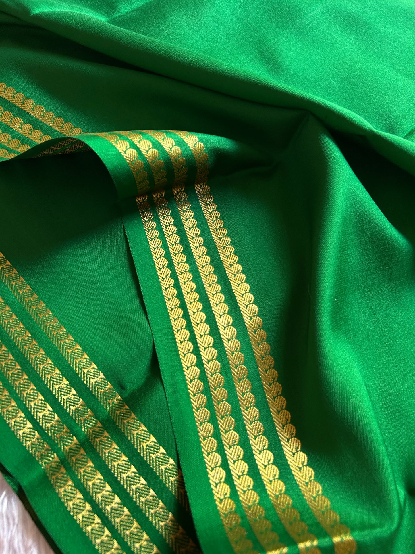 Aragini : Solid Emerald green