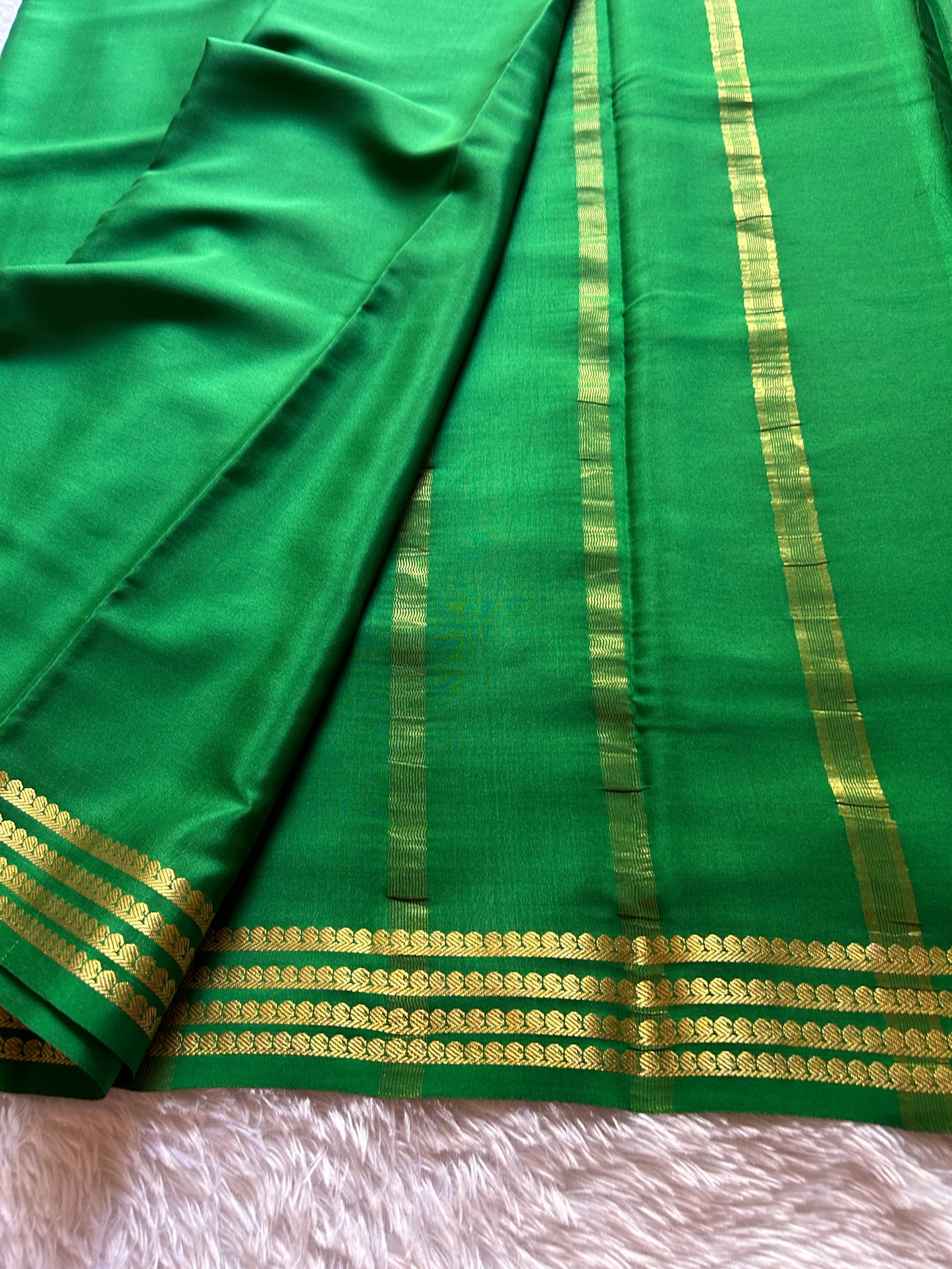 Aragini : Solid Emerald green