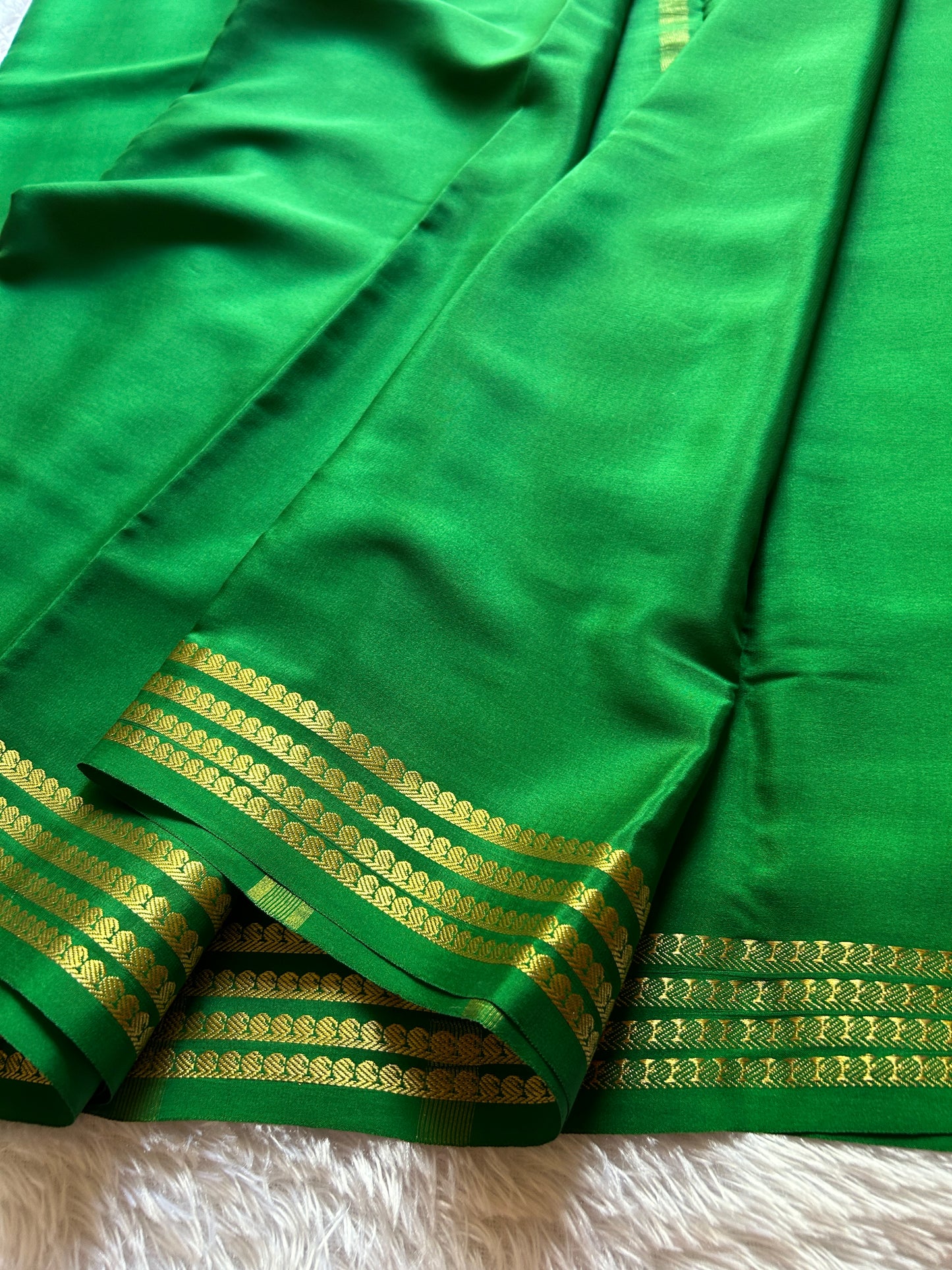 Aragini : Solid Emerald green