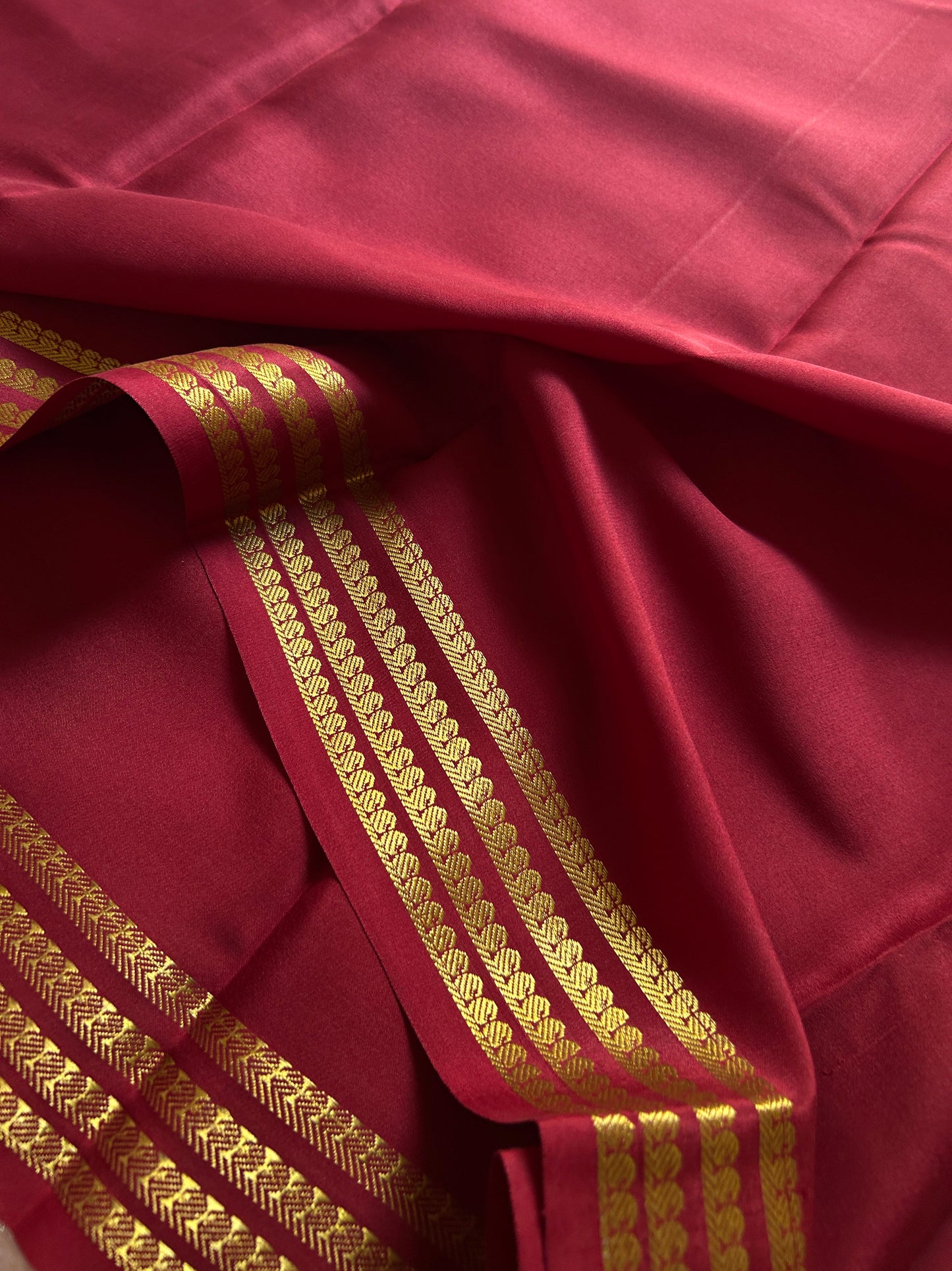 Aragini : Solid Maroon