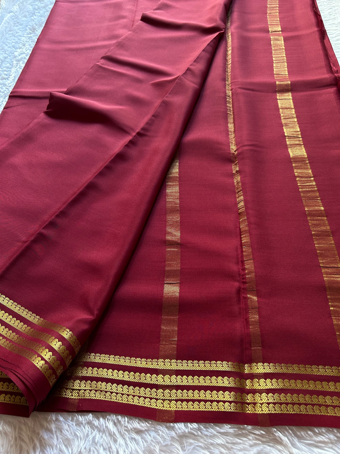 Aragini : Solid Maroon