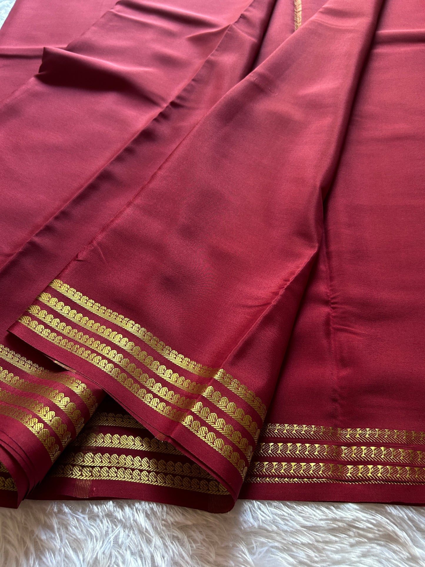 Aragini : Solid Maroon