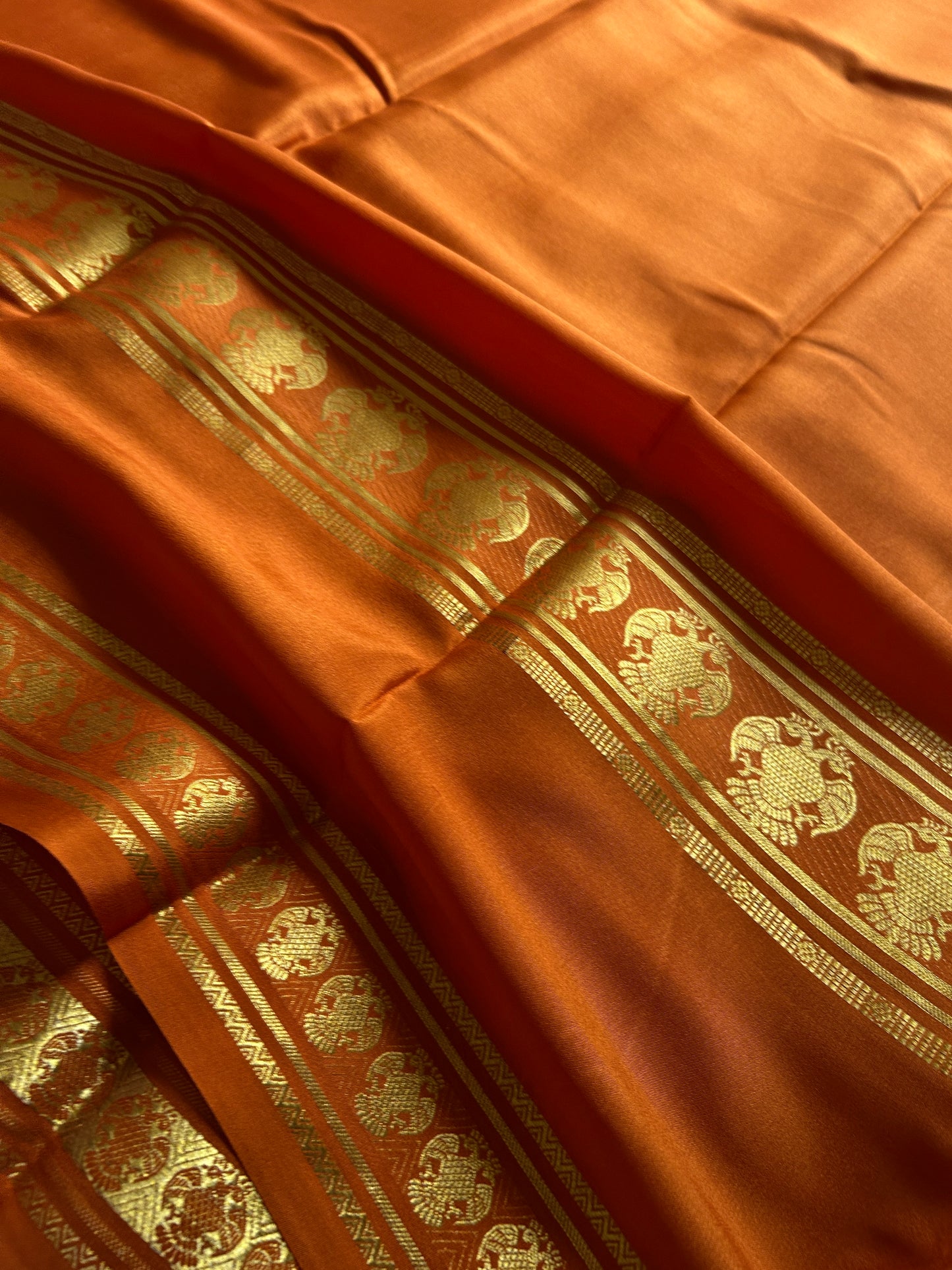 GandaBerunda : Solid dark Orange