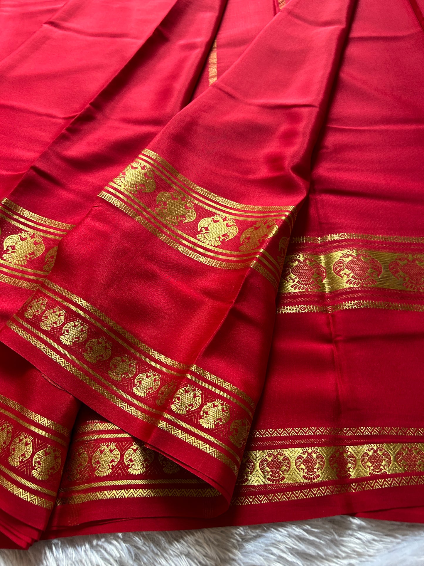 GandaBerunda : Solid Red