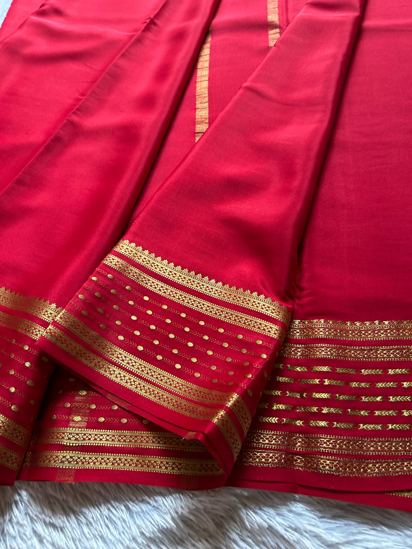 Aradhya : Solid Red