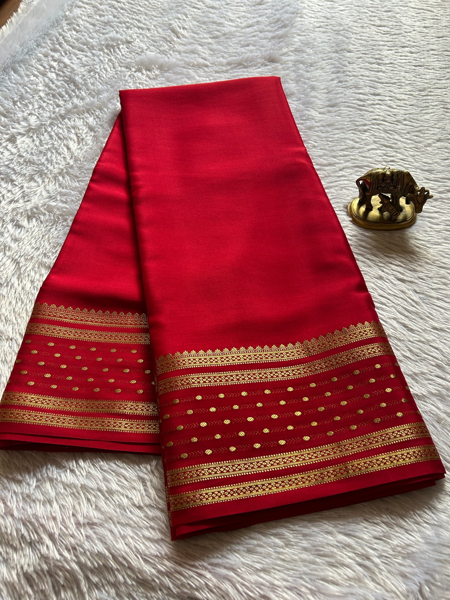 Aradhya : Solid Red