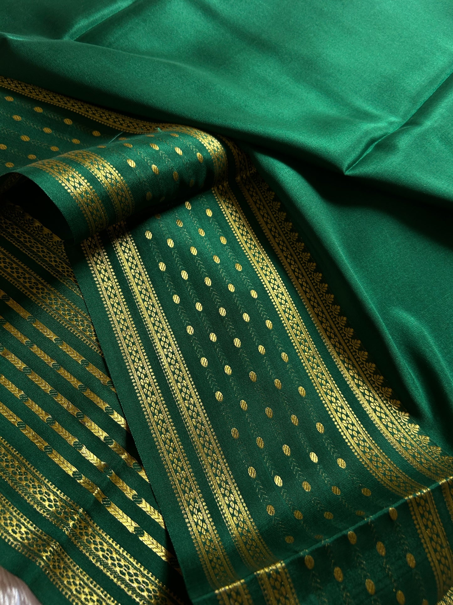 Aradhya : Solid Bottle green
