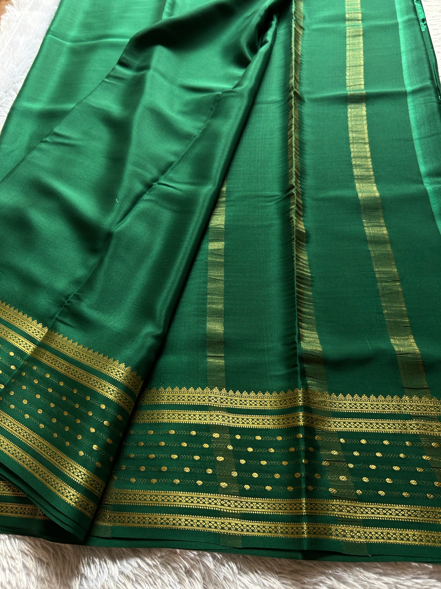 Aradhya : Solid Bottle green
