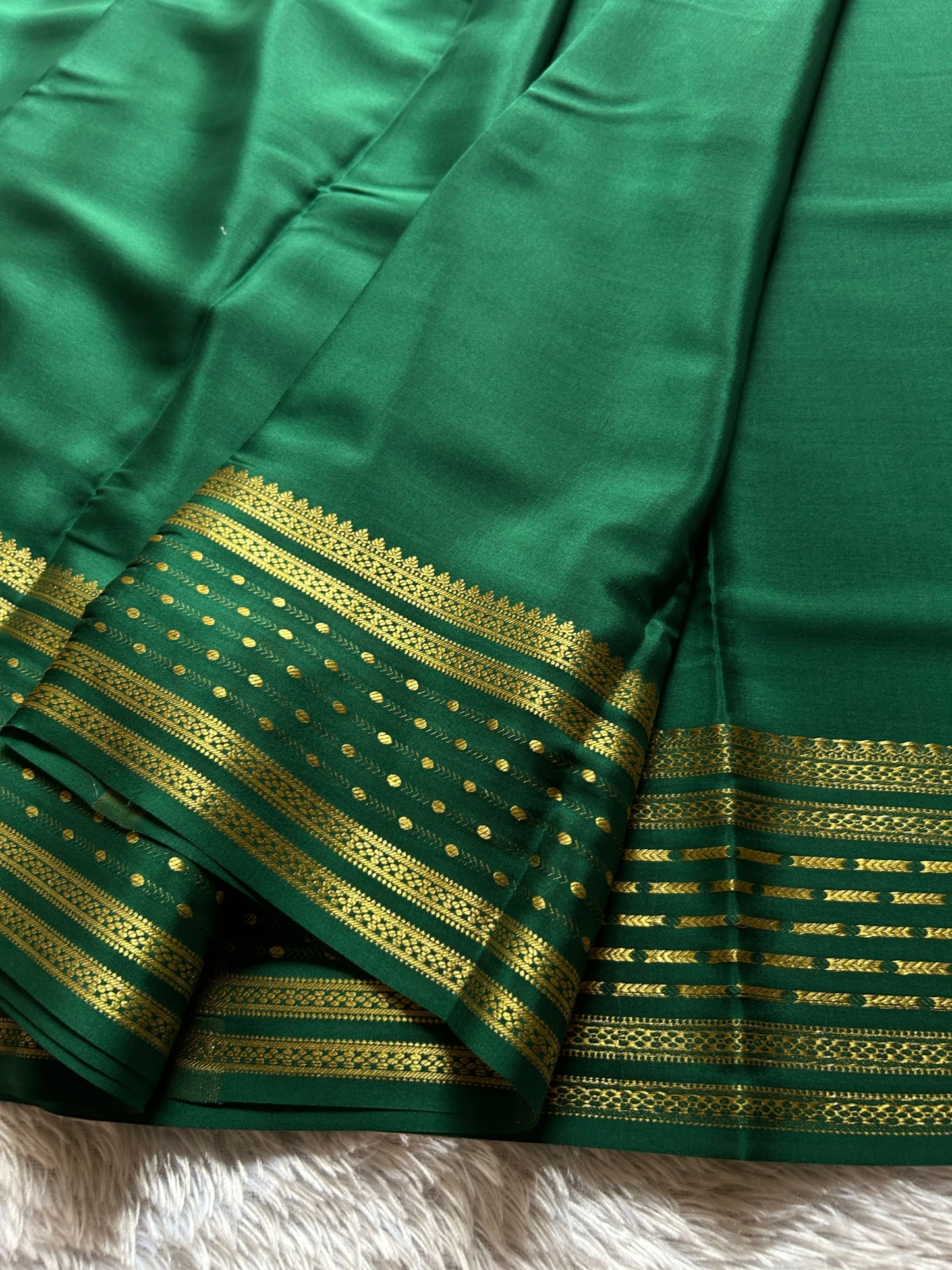 Aradhya : Solid Bottle green
