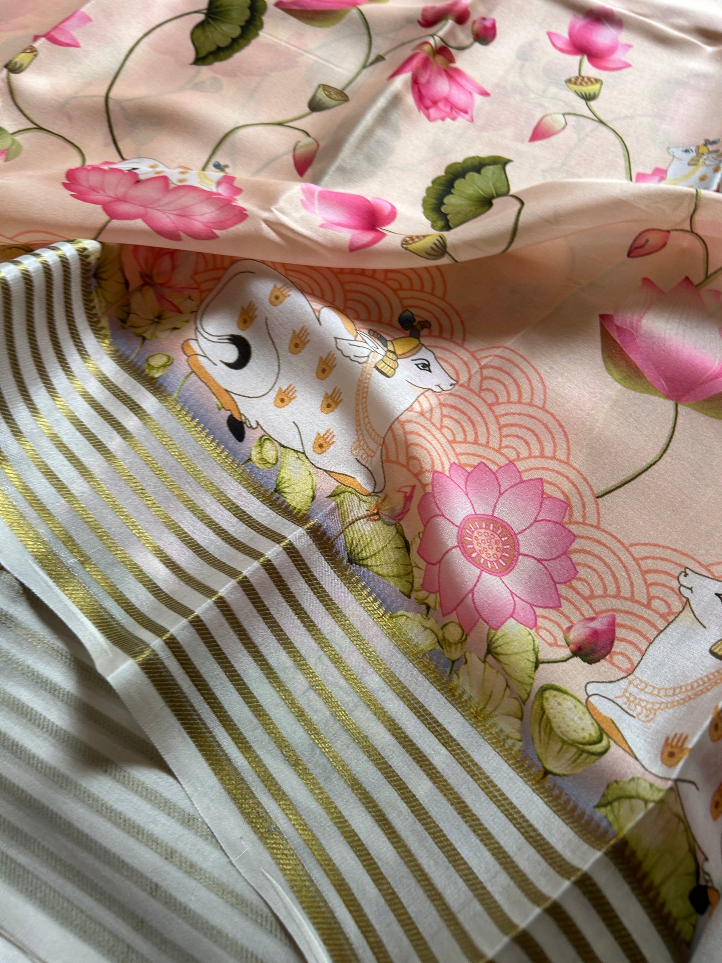 Kamala (2D) : Almond pink-off white