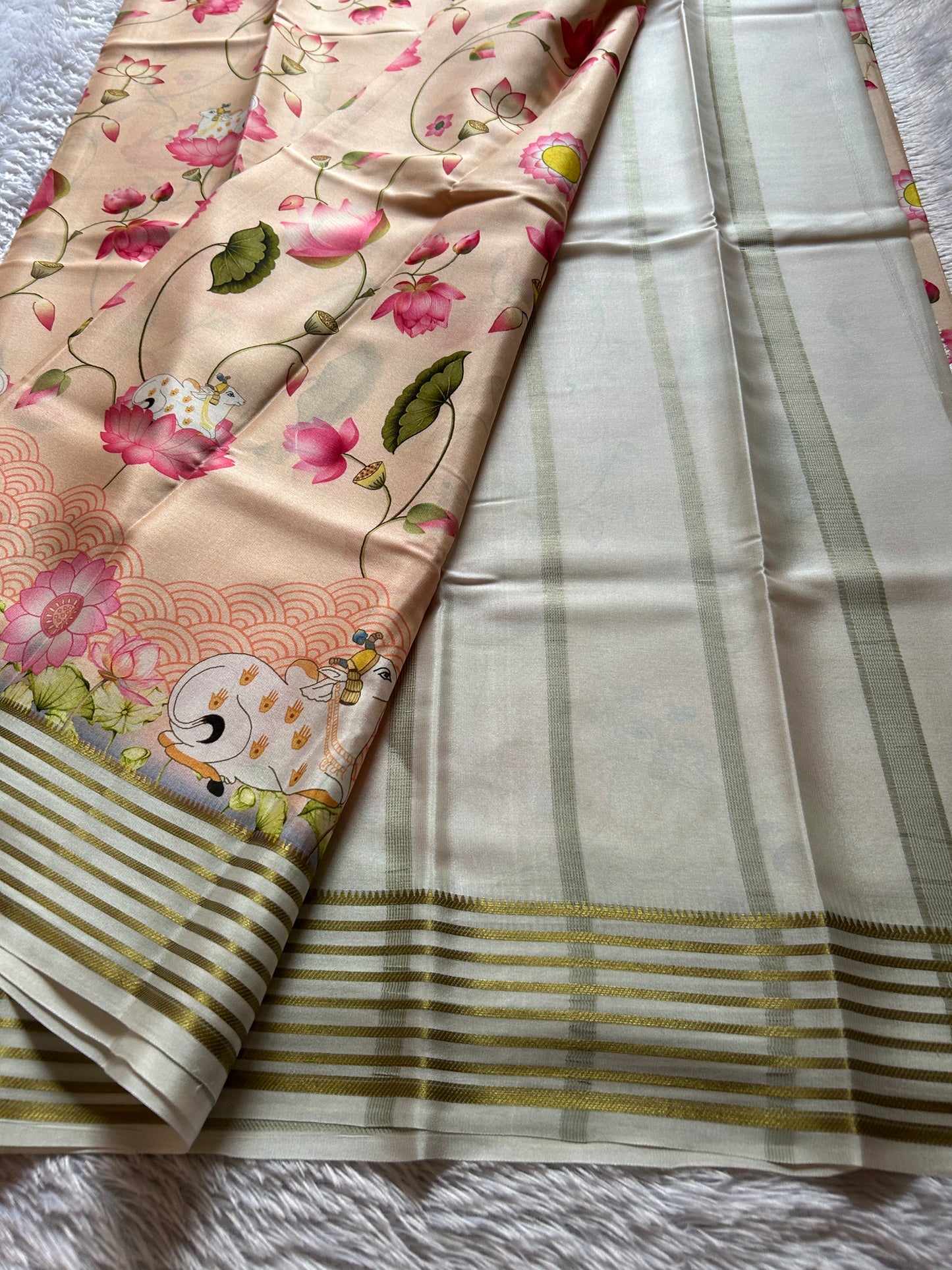 Kamala (2D) : Almond pink-off white