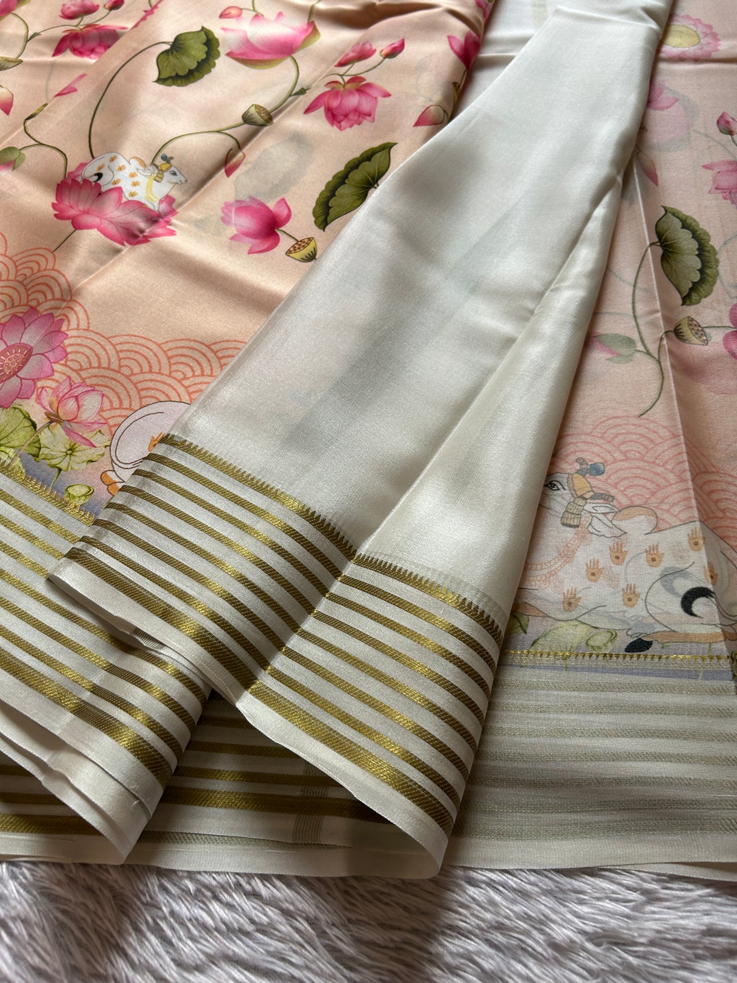 Kamala (2D) : Almond pink-off white