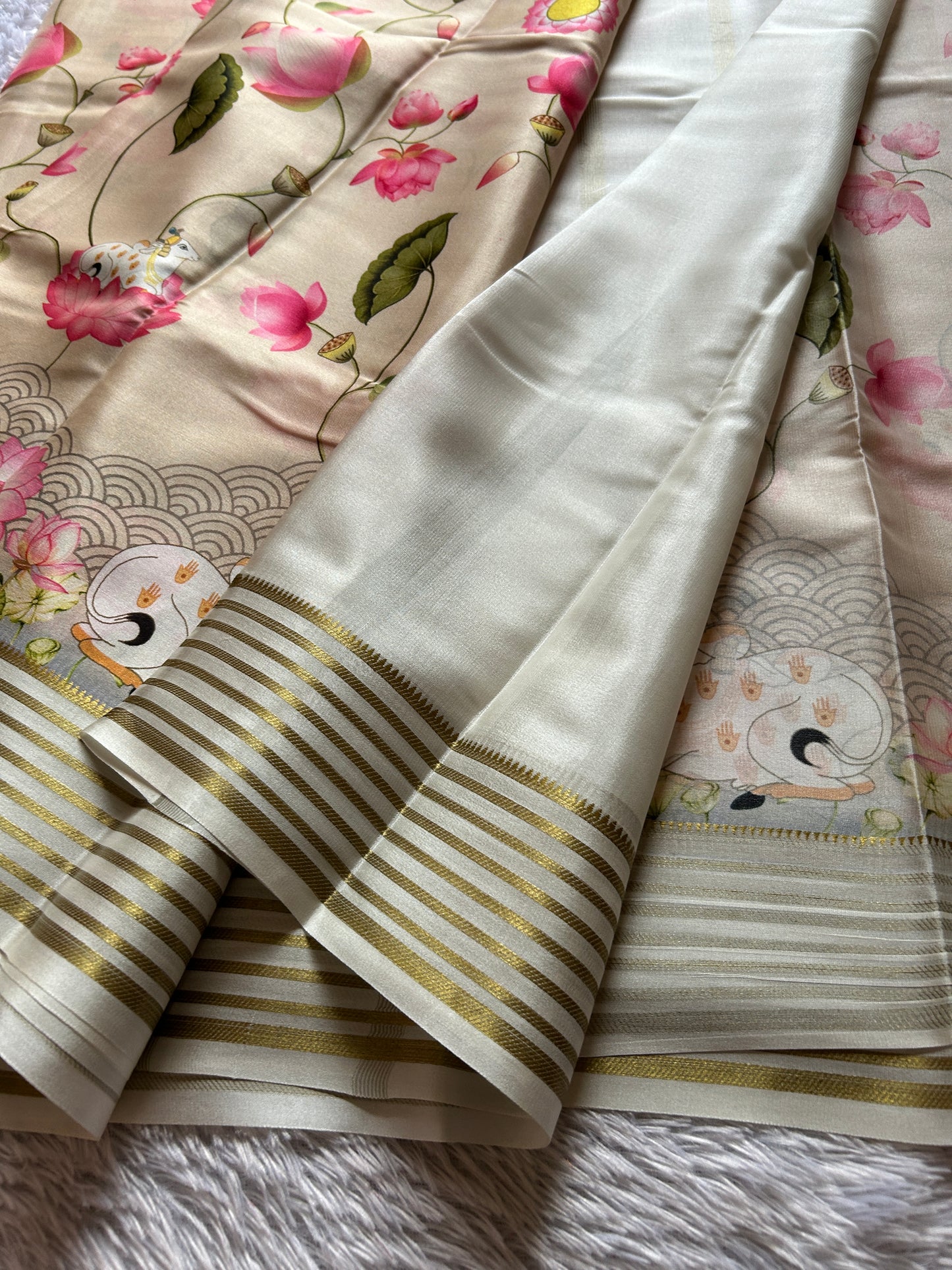 Kamala (2D) : Beige-off white