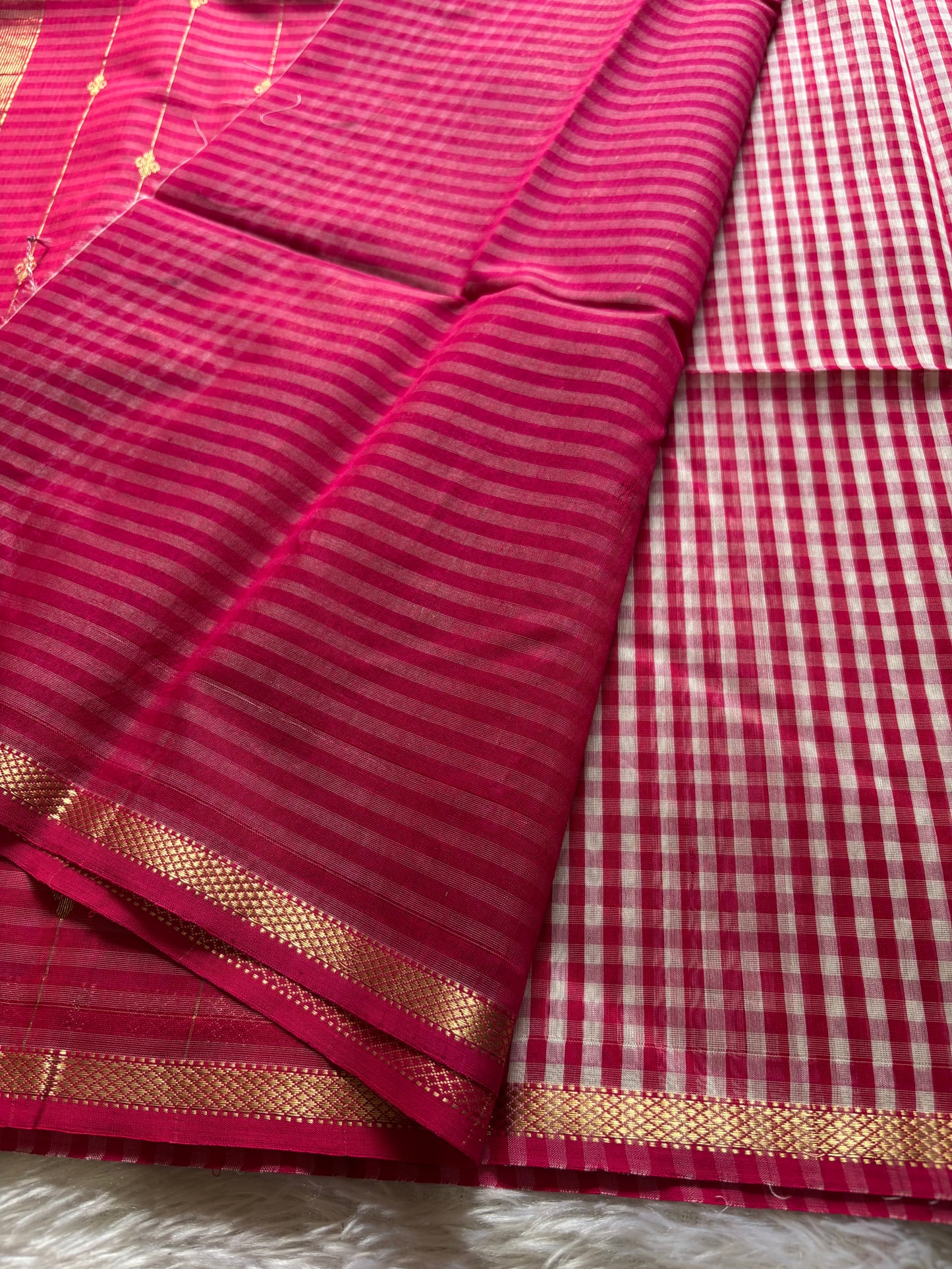 Chandini (2D) : Deep pink-off white
