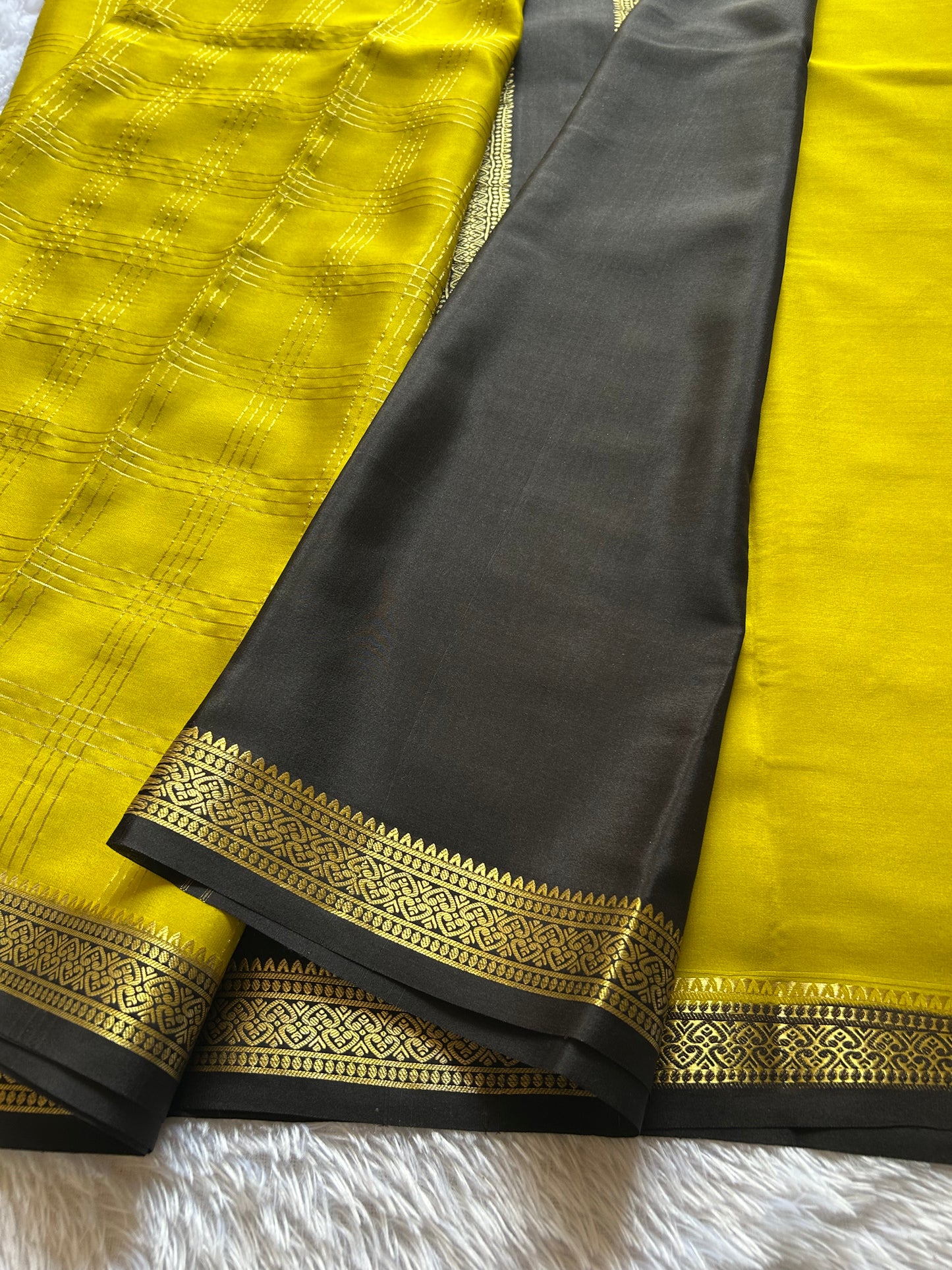 Apeksha (2D) : Olive-black