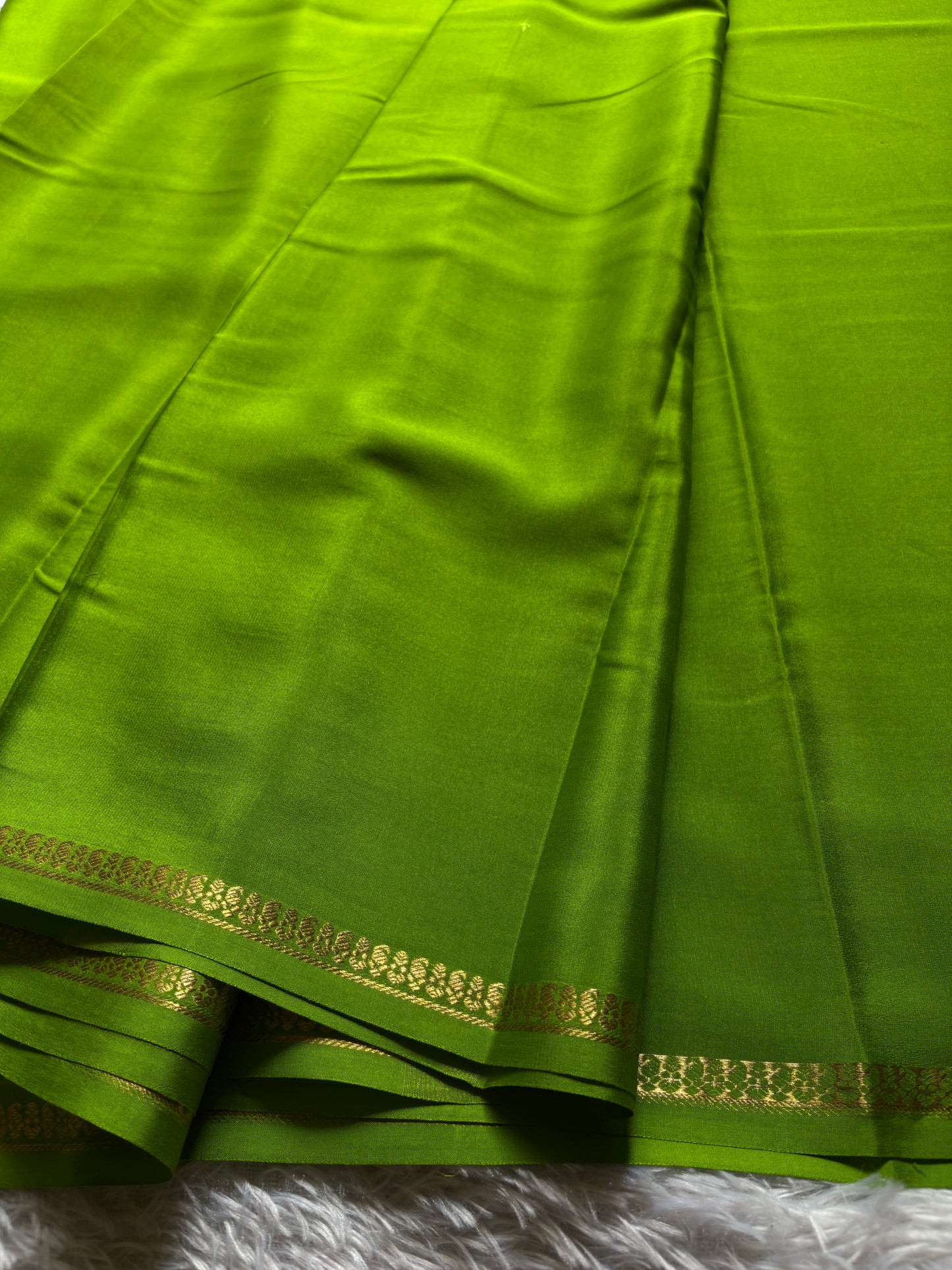 Nitya : Solid Mehendi green