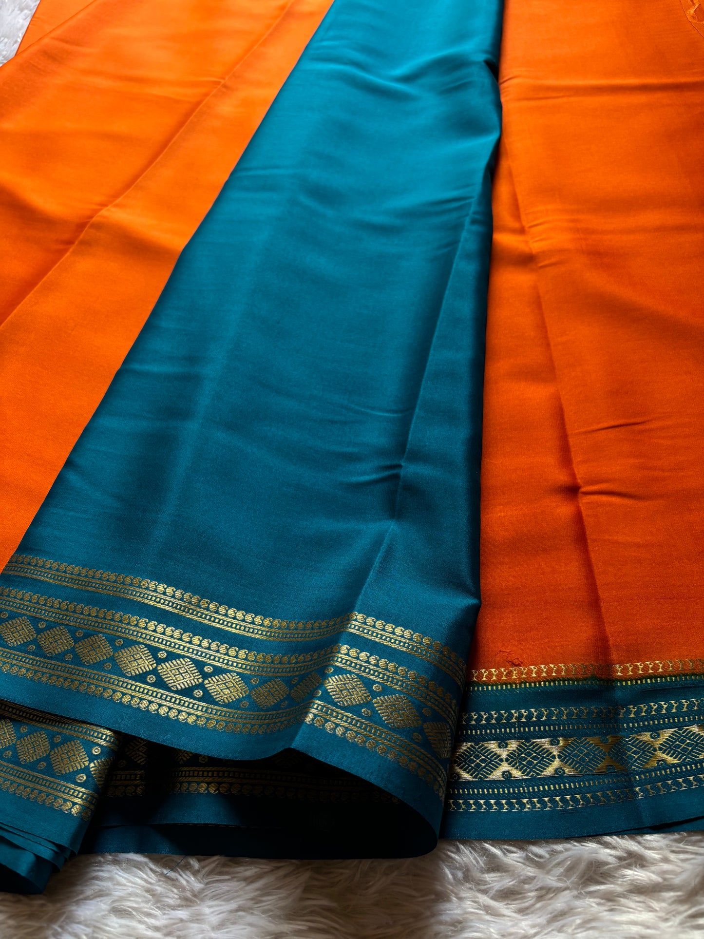 Saanvi (2D) : Orange-teal blue