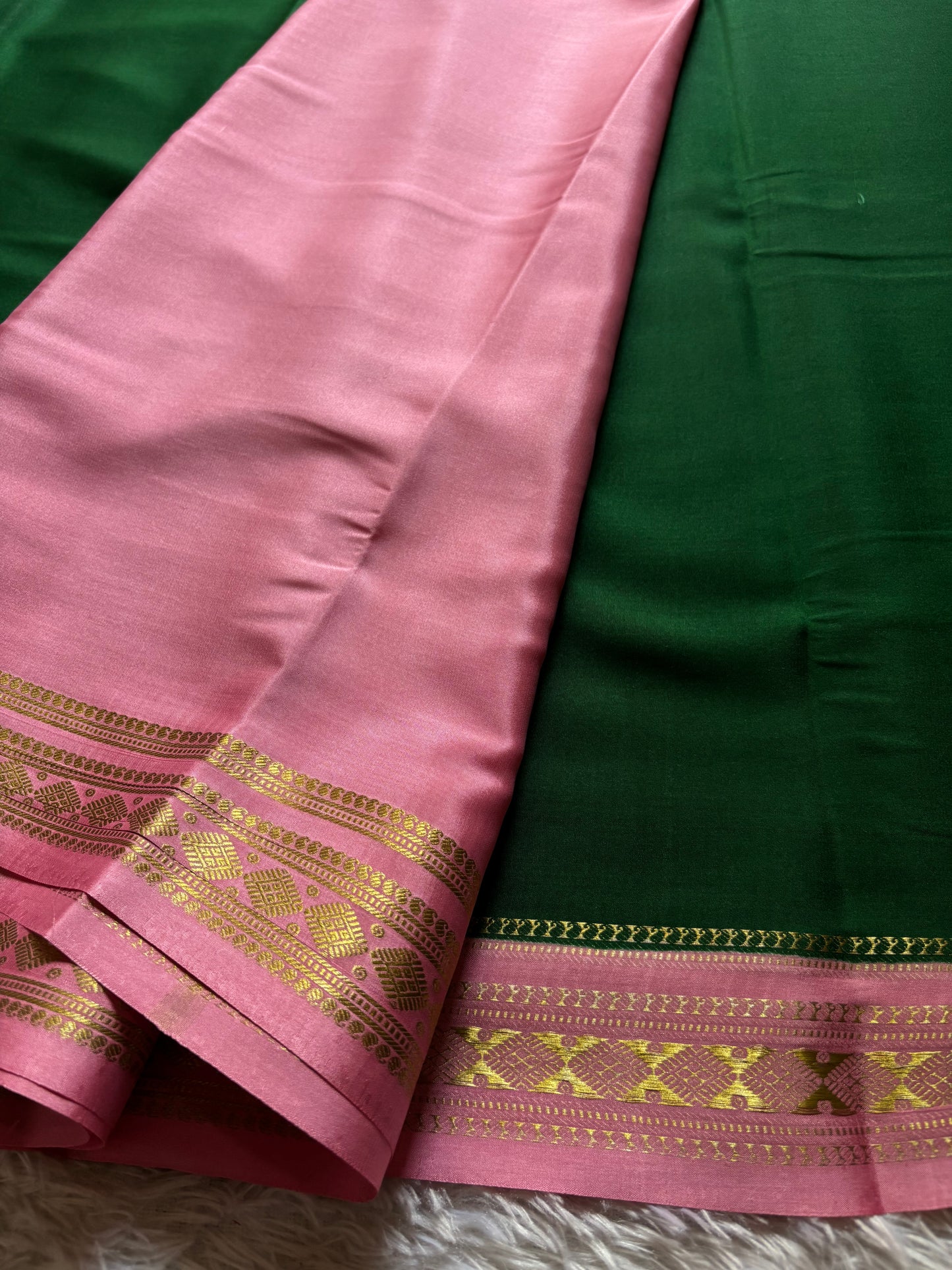 Saanvi (2D) : Dark green-baby pink