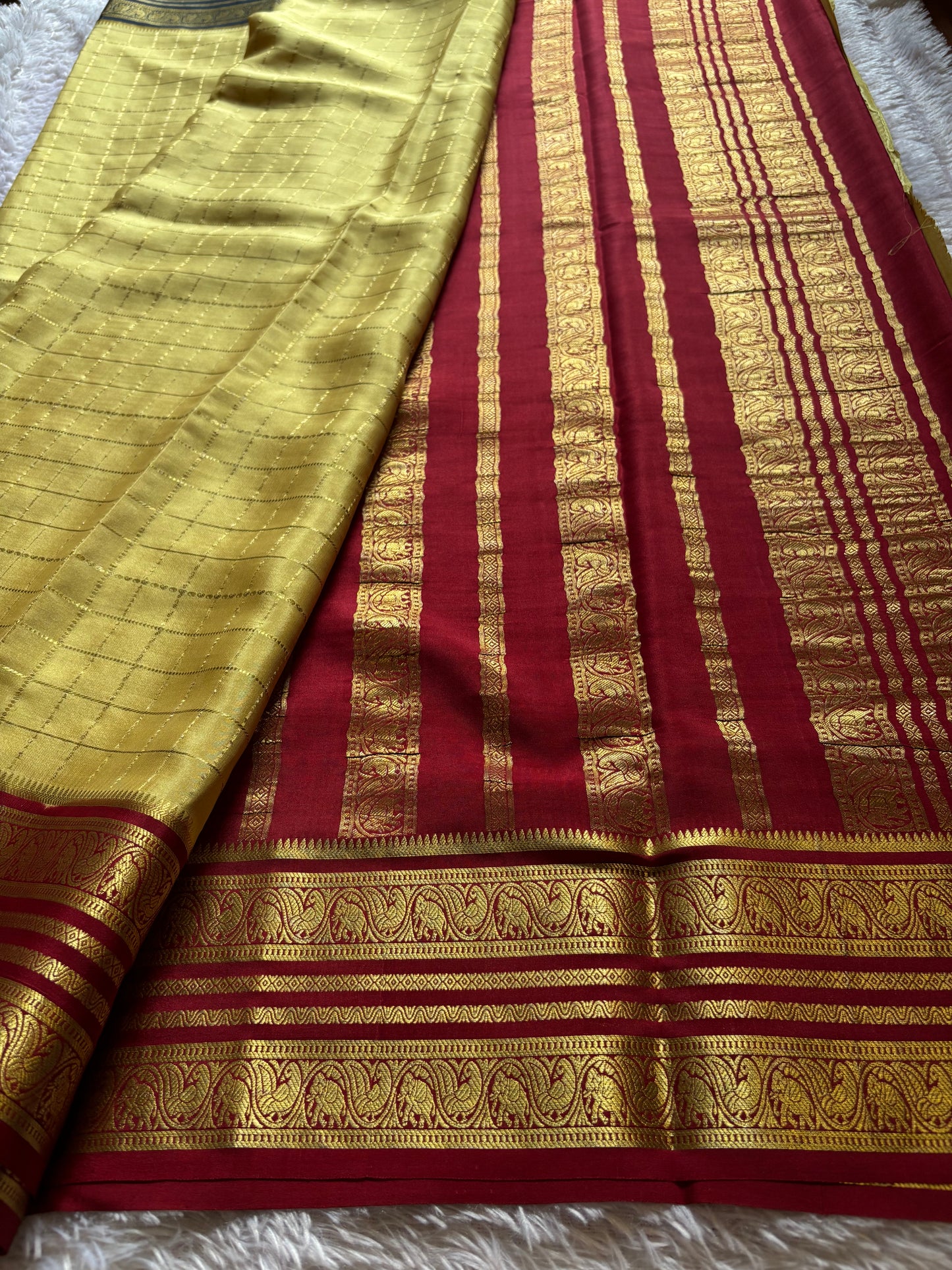 Ganga (3D) : Chikoo beige-black-maroon