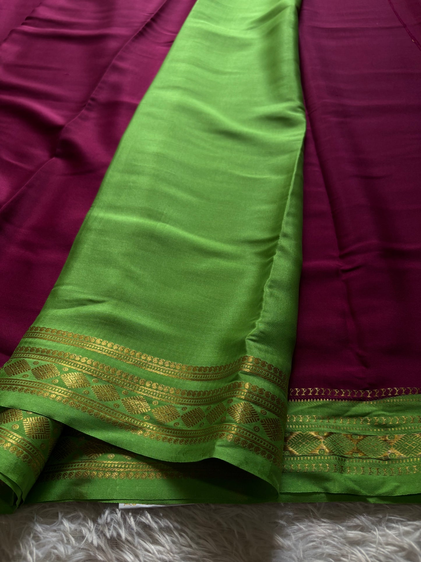 Saanvi (2D) : Maroon-pista green