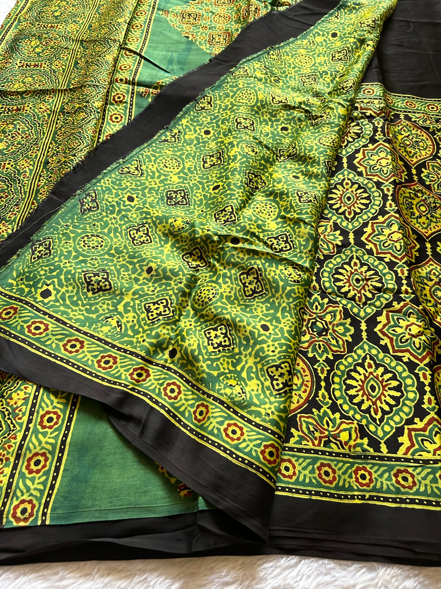 Kushee : Printed Black-green