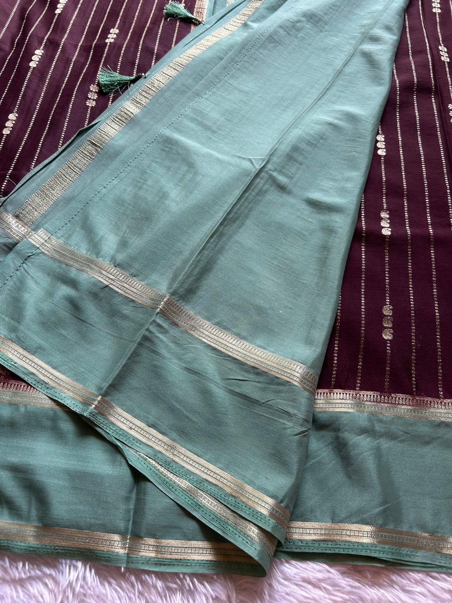 SS117 (2D) : Deep brown-light green