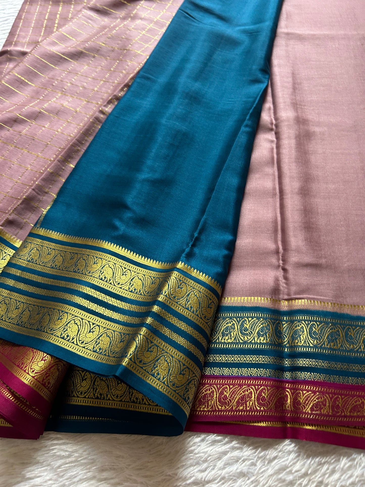 Tulasi (3D) : Mauve-teal blue-pink