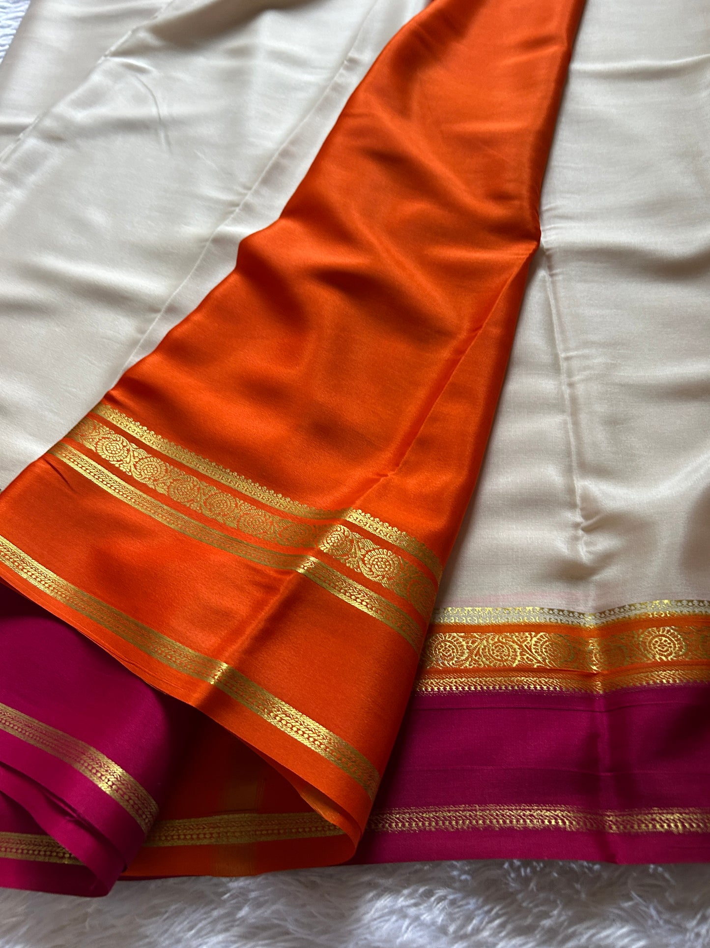 Tara (3D) : Off white-orange-pink