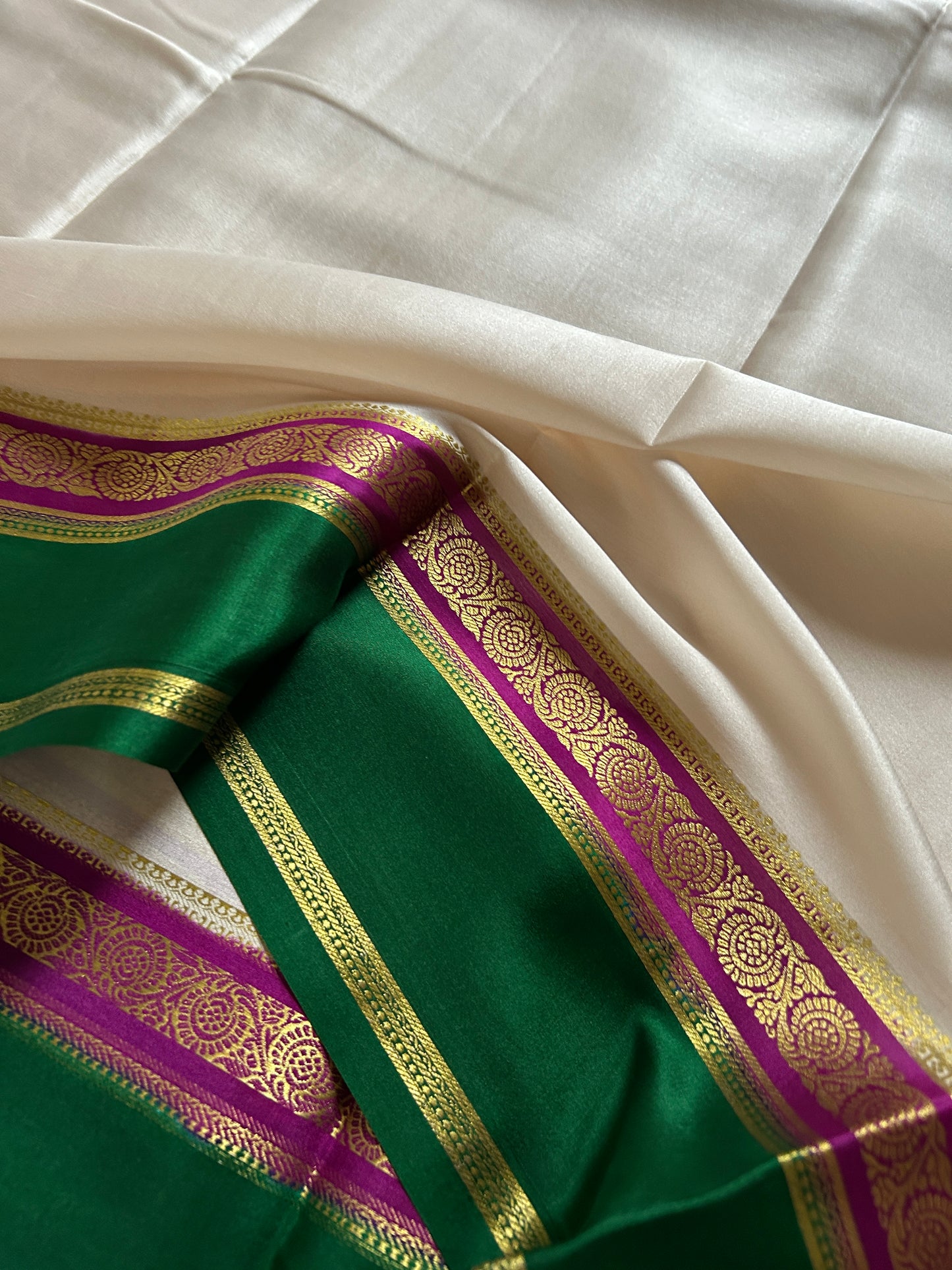 Tara (3D) : Off white-magenta-green