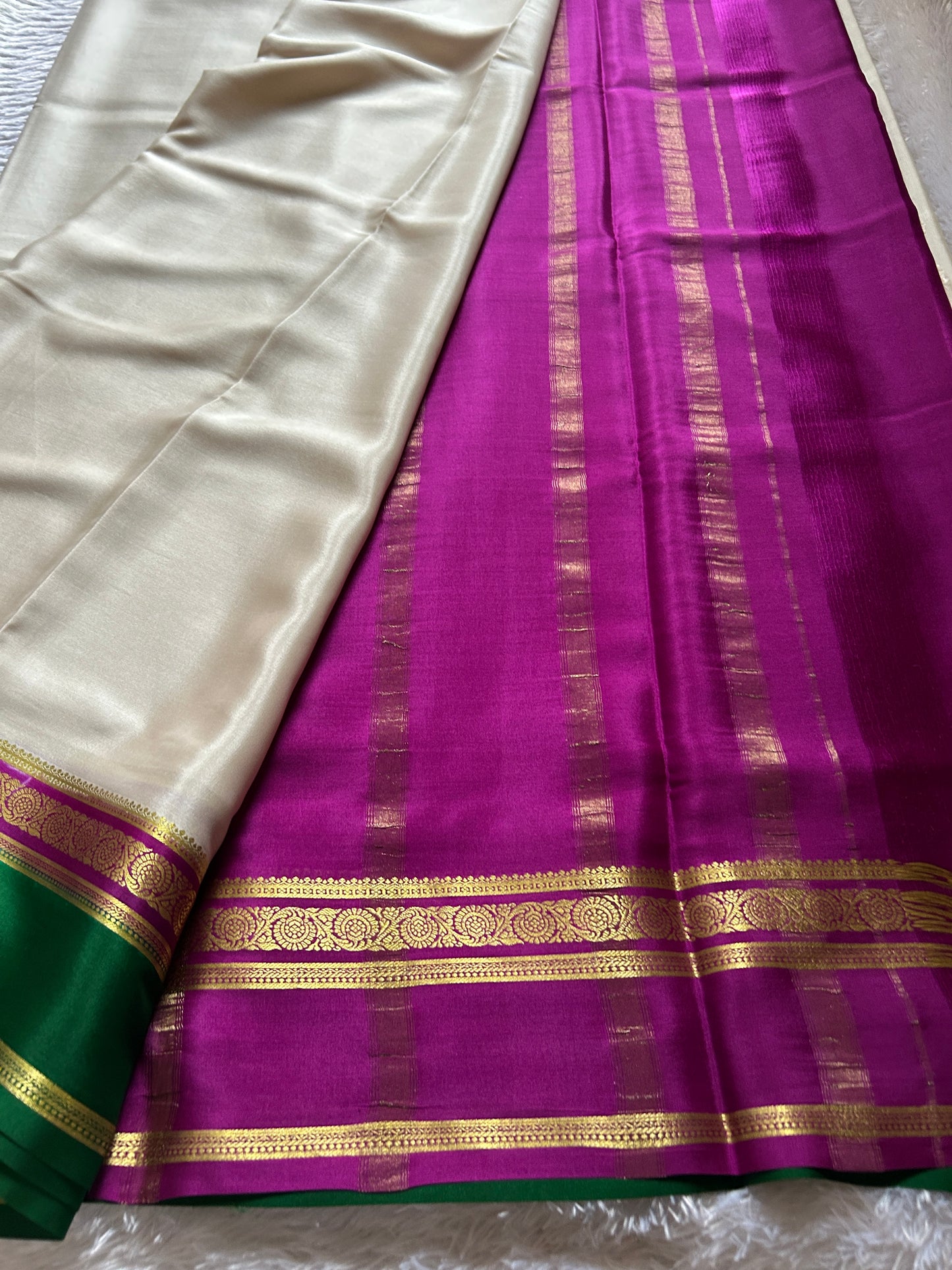 Tara (3D) : Off white-magenta-green