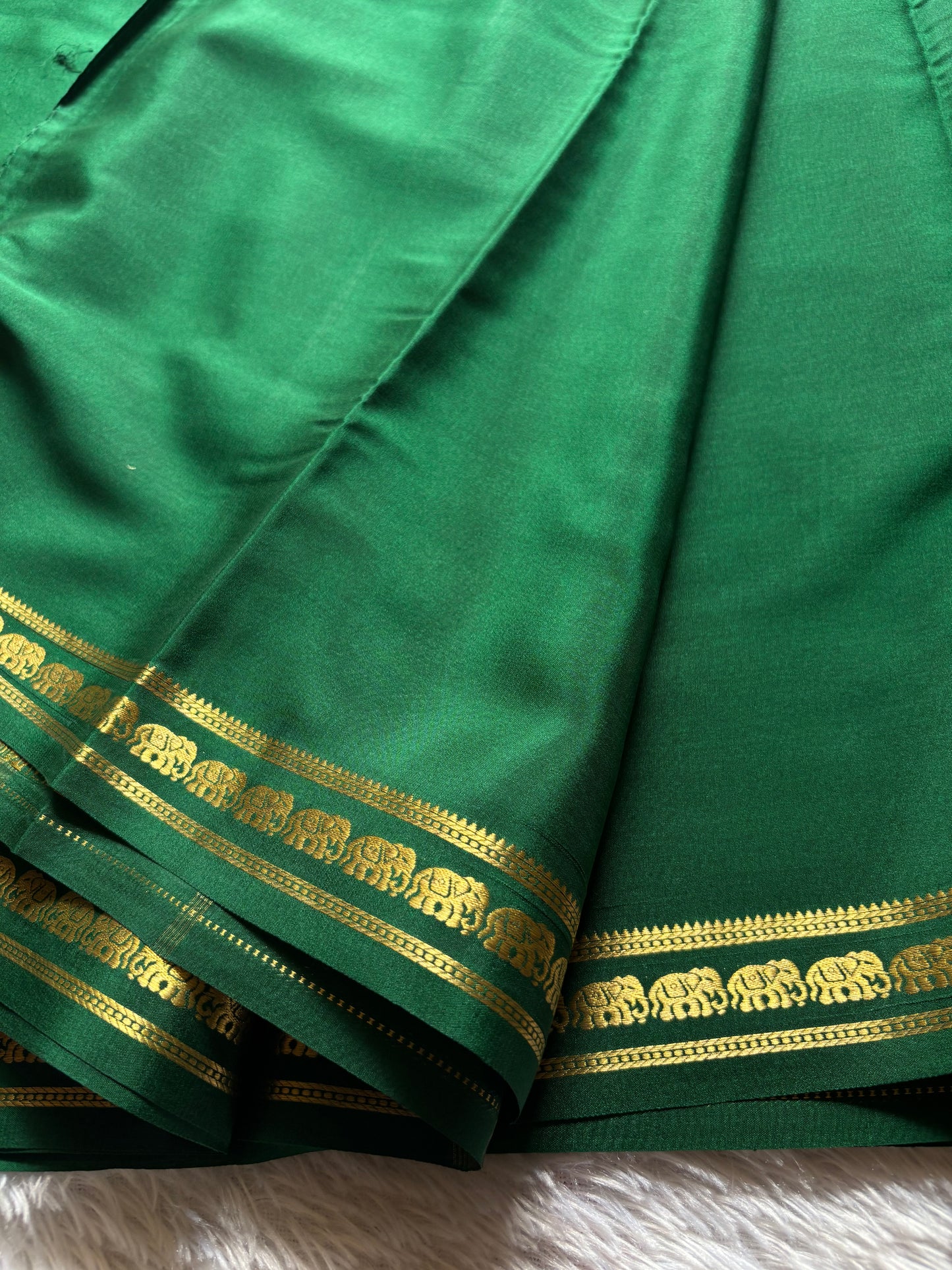 Anjana : Solid Bottle green