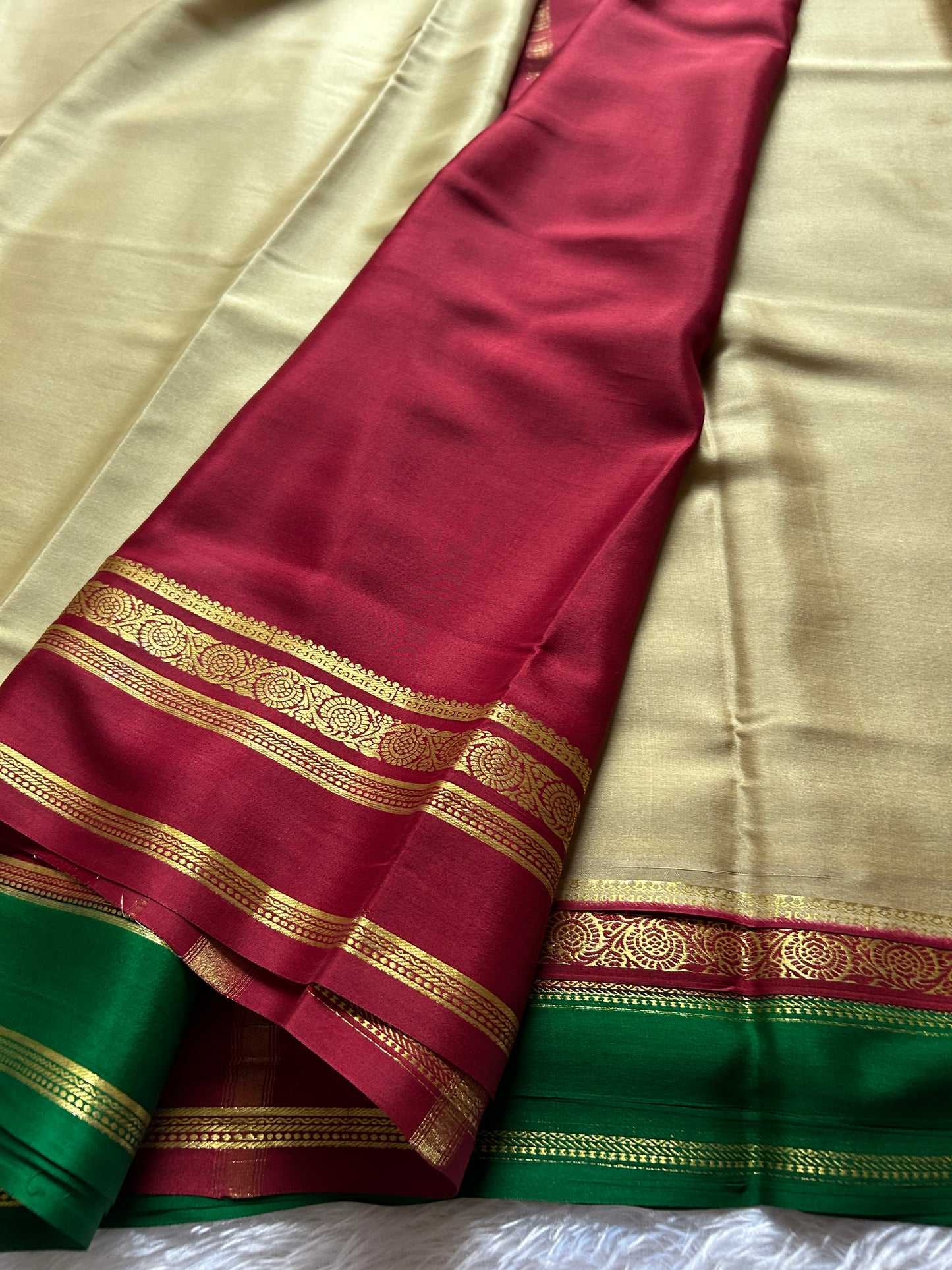 Tara (3D) : Light beige-maroon-green