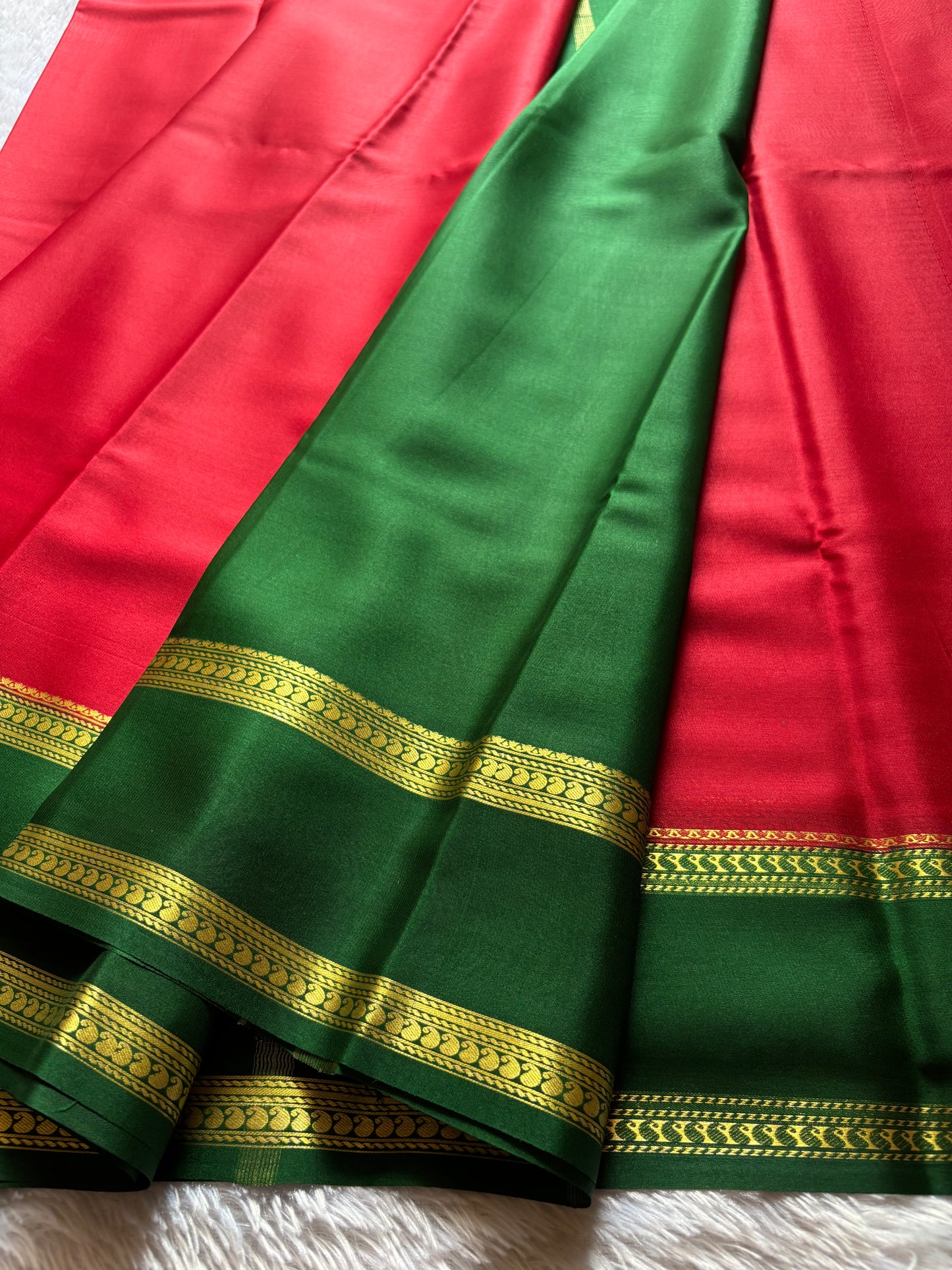 Malathi (2D) : Red-bottle green