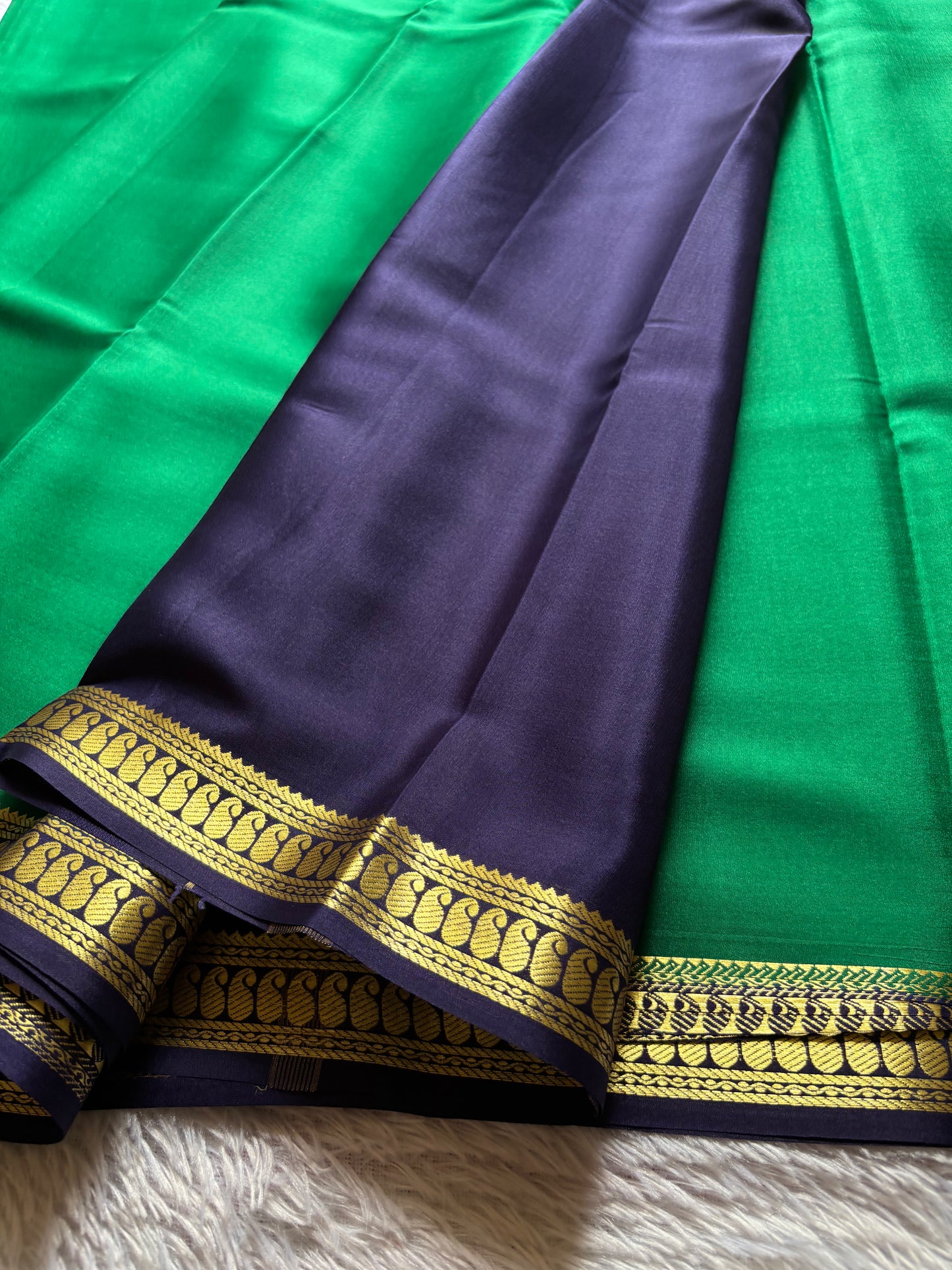 Meena (2D) : Leaf green-deep blue