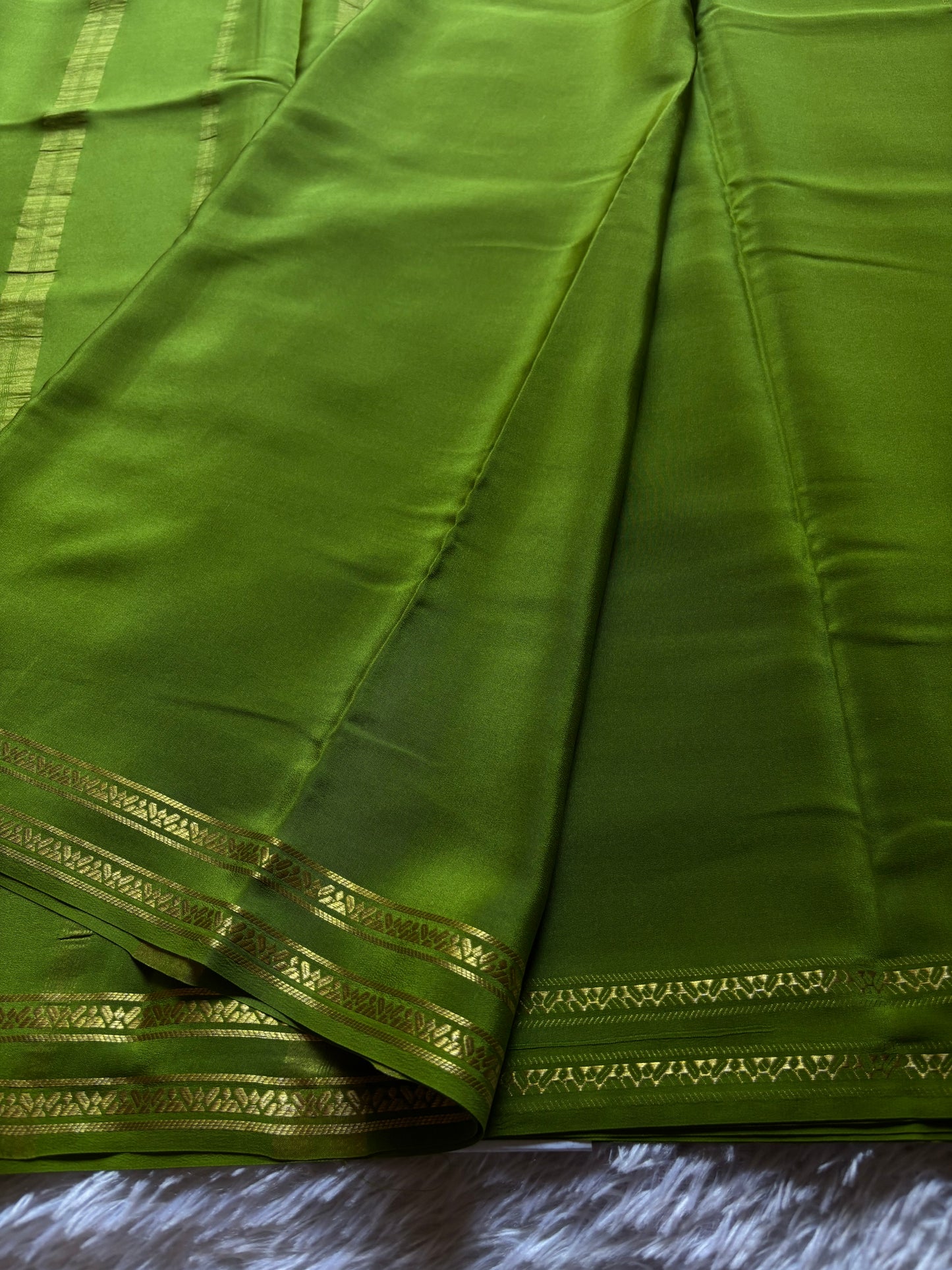 Shalini : Solid Mehendi green