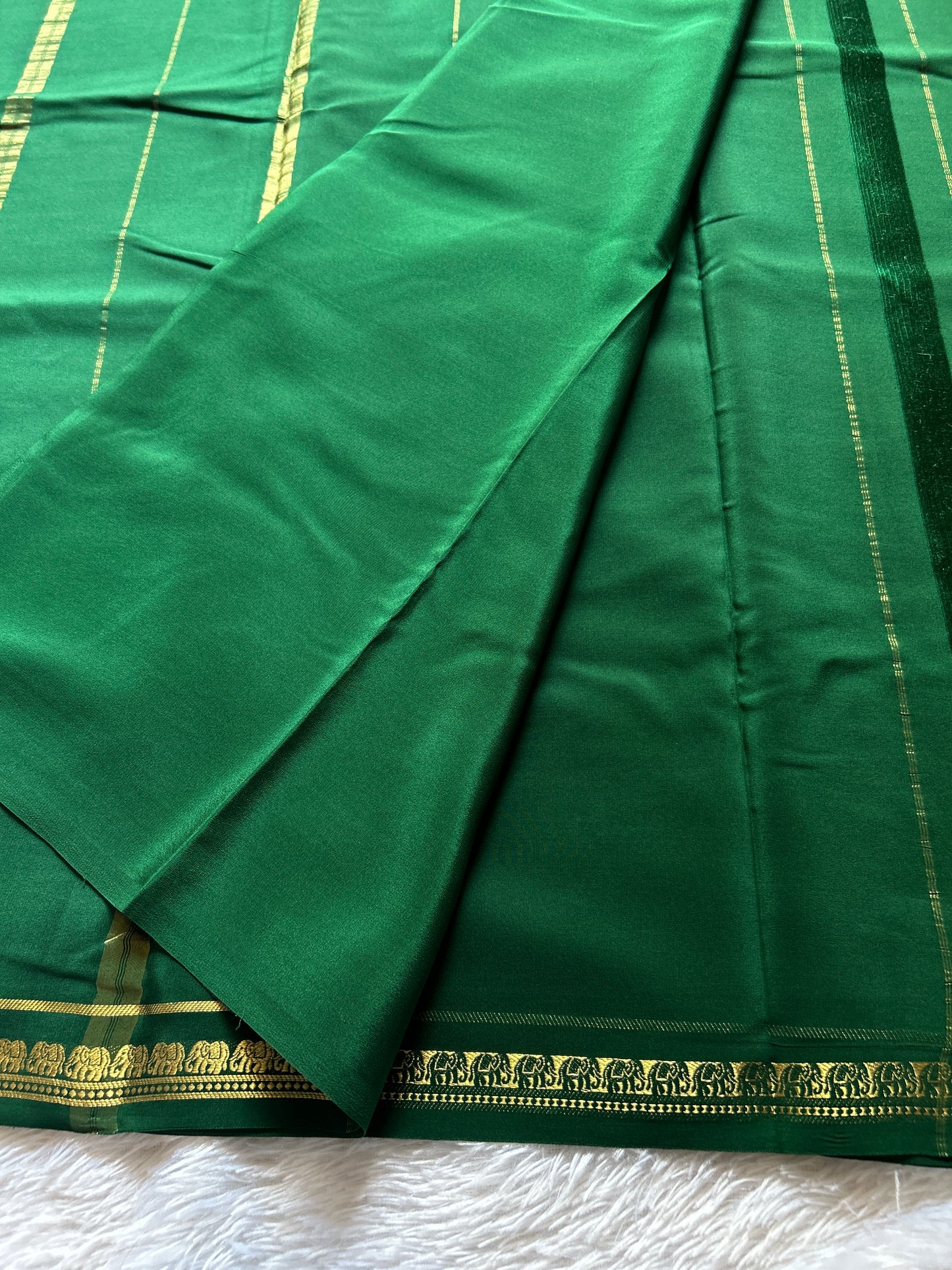 Gowri : Solid Bottle green