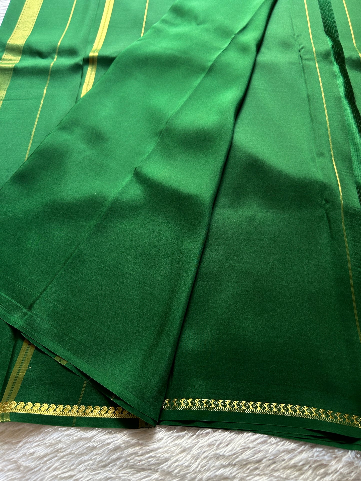 Manikya : Solid Bottle green